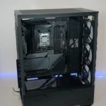 Bo mạch chủ được lắp đặt trong máy tính mini PC, minh họa phần cứng khiêm tốn cho NAS gia đình