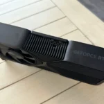 Card đồ họa Nvidia GeForce RTX 4070 Super Founders Edition trên bàn, minh họa phần cứng PC hiện đại