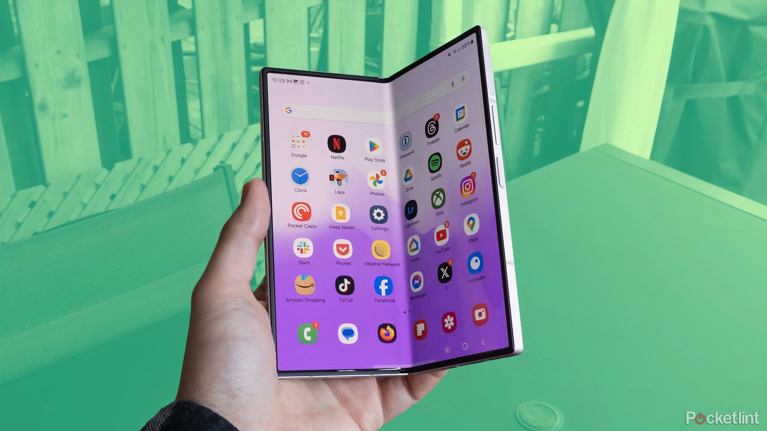Điện thoại gập Samsung Galaxy Z Fold 6 mở ra, đặt trên nền màu xanh lá cây