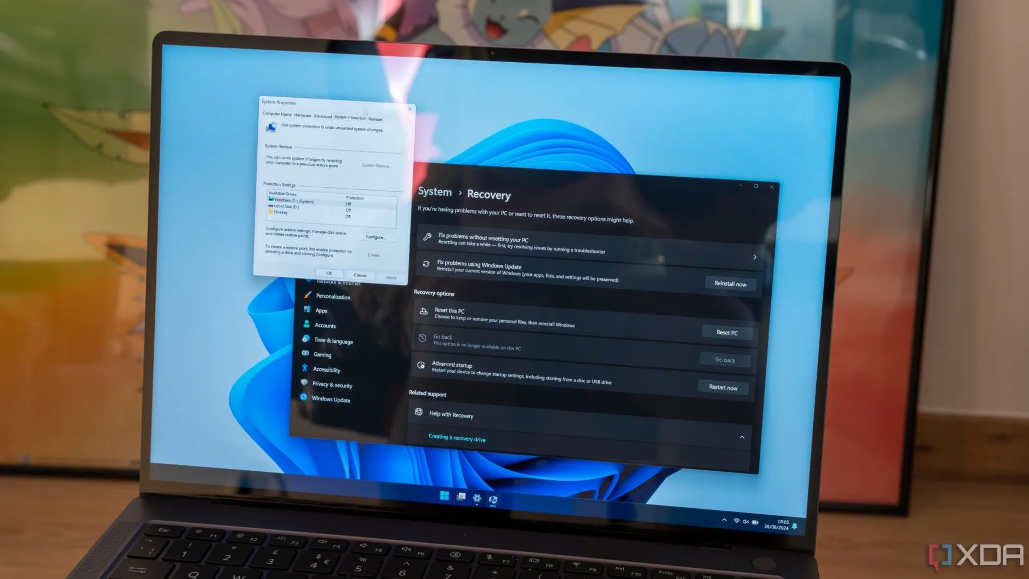 Giao diện Cài đặt và Control Panel trên Windows 11, thể hiện sự thay đổi trong cách quản lý phần cứng so với thời Device Stage