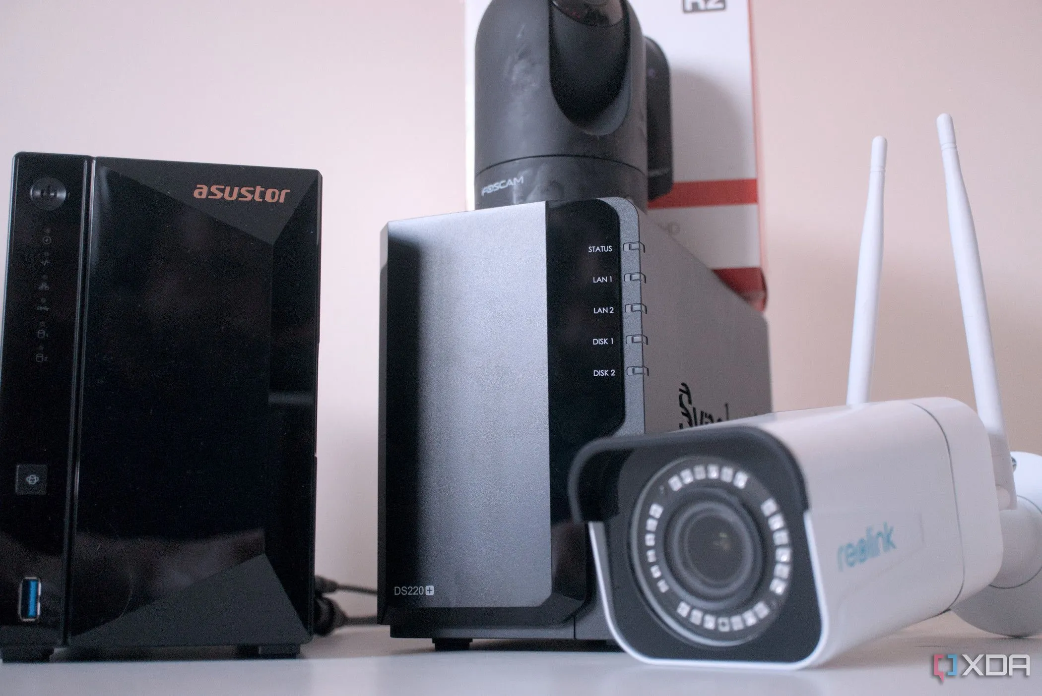 Hệ thống camera giám sát kết nối tới NAS, minh họa lưu trữ dữ liệu giám sát