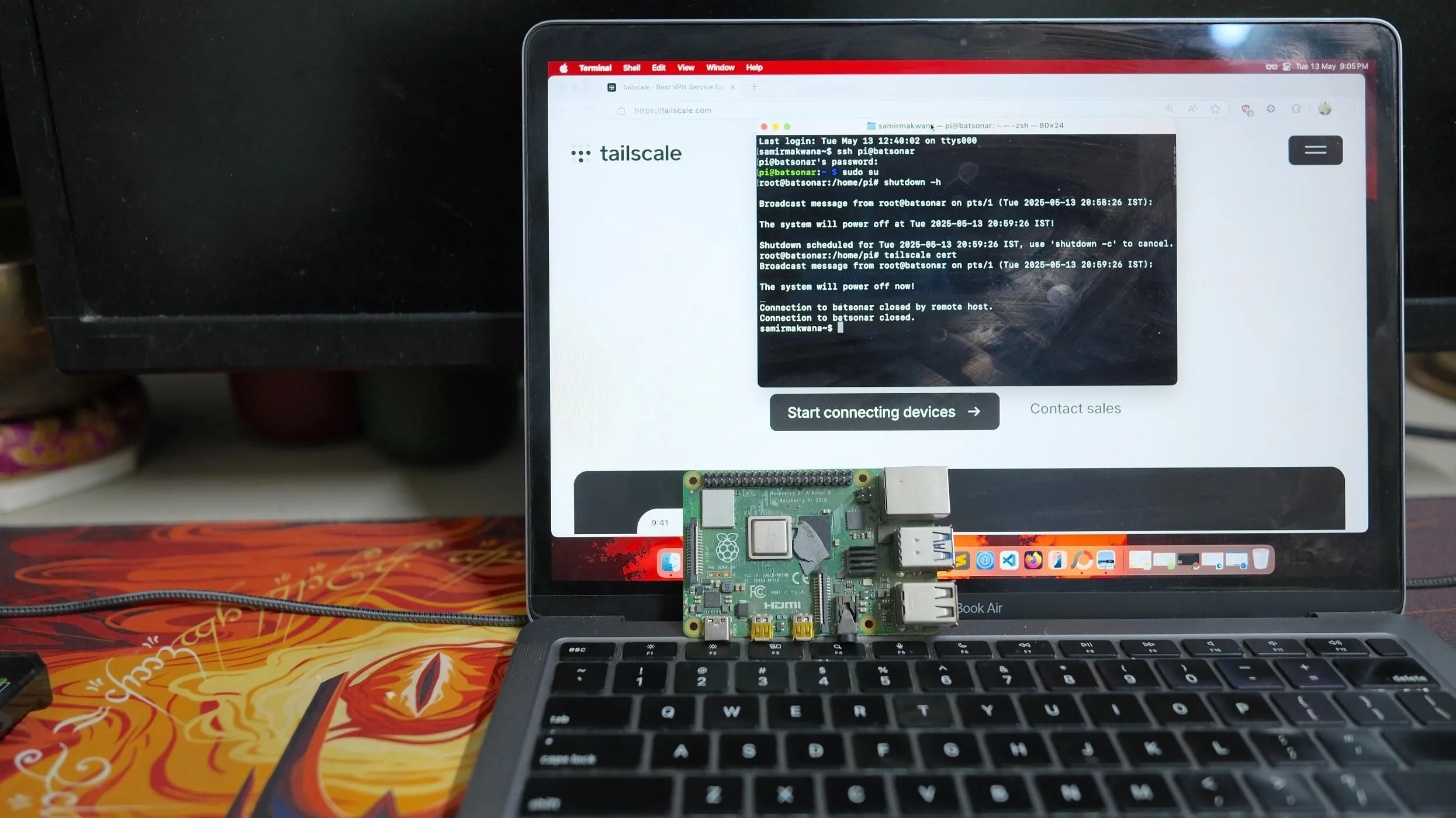 Hình ảnh Raspberry Pi và máy tính minh họa việc truy cập homelab từ xa qua Tailscale