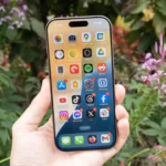 Màn hình iPhone 16 Pro hiển thị giao diện, đại diện cho các mẫu iPhone Pro hỗ trợ ProMotion.