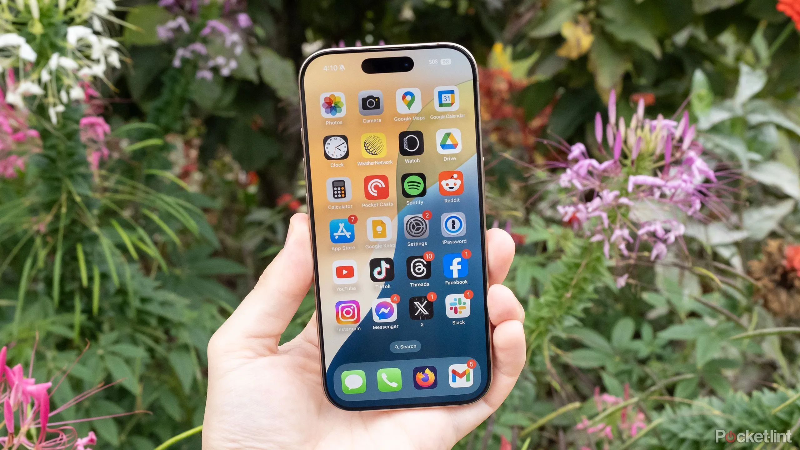 Màn hình iPhone 16 Pro hiển thị giao diện, đại diện cho các mẫu iPhone Pro hỗ trợ ProMotion.