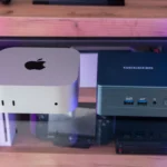 Máy Mac Mini M4 cạnh PC mini Geekom, minh họa cho môi trường macOS