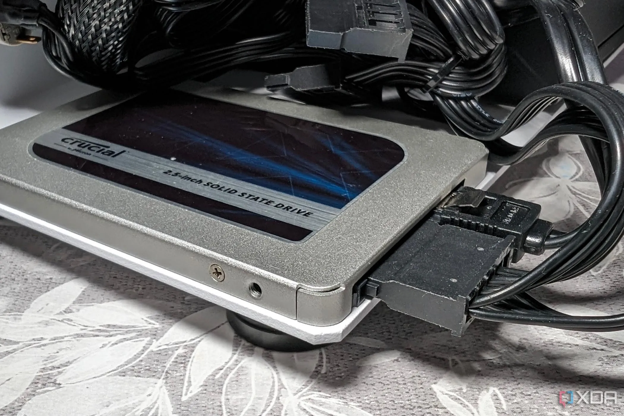 Ổ cứng SSD SATA Crucial BX500, một loại lưu trữ đang dần nhường chỗ cho NVMe.