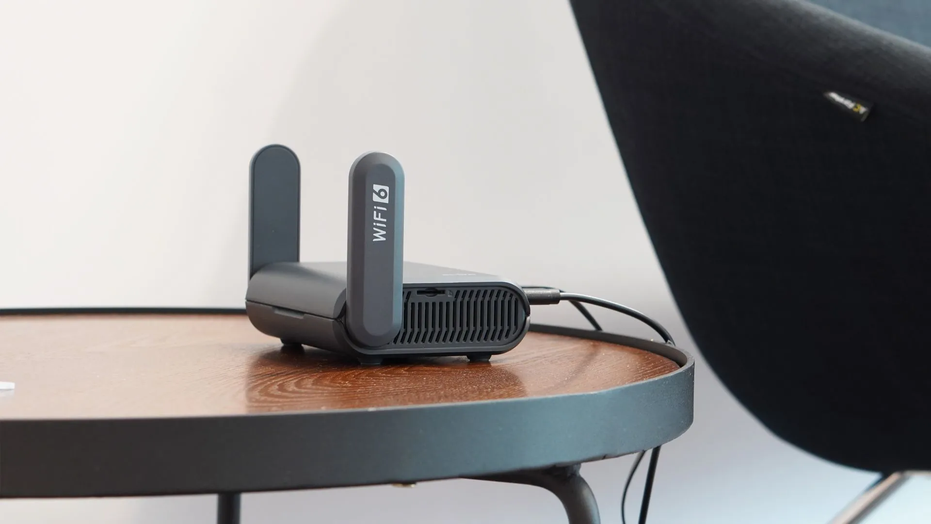 Thiết bị định tuyến (router) chạy OpenWrt, liên quan đến cấu hình mạng và port forwarding