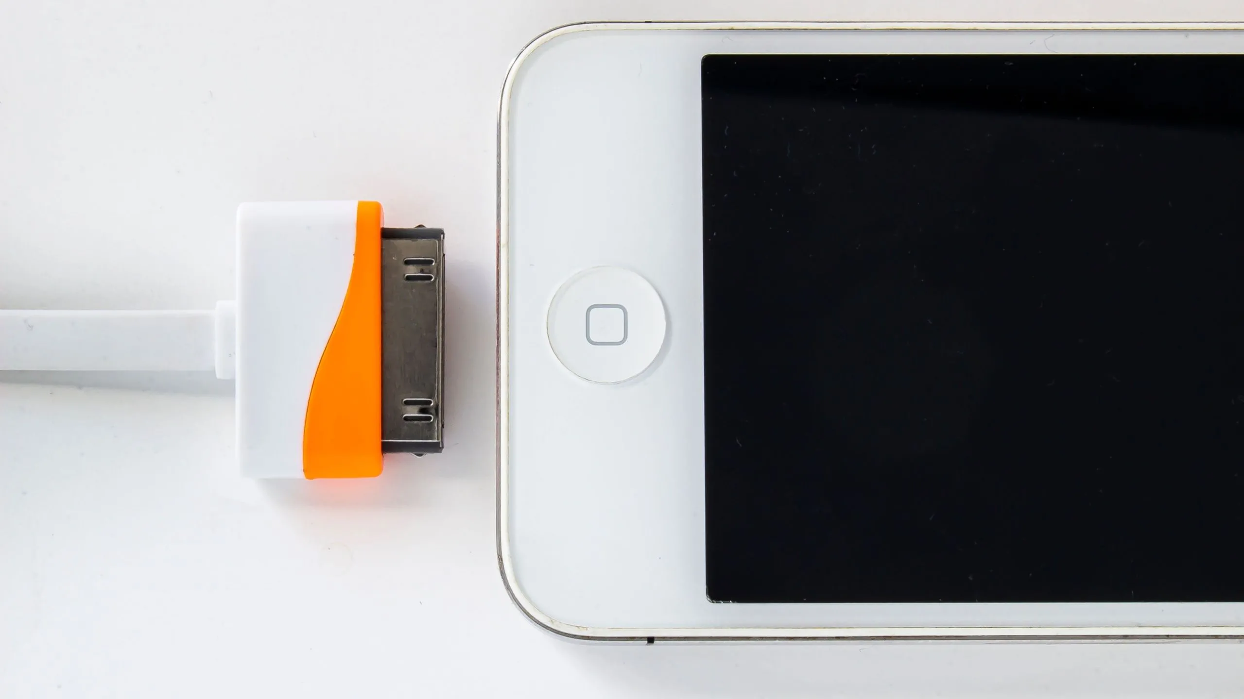 iPhone sử dụng cáp sạc 30-pin cổ điển