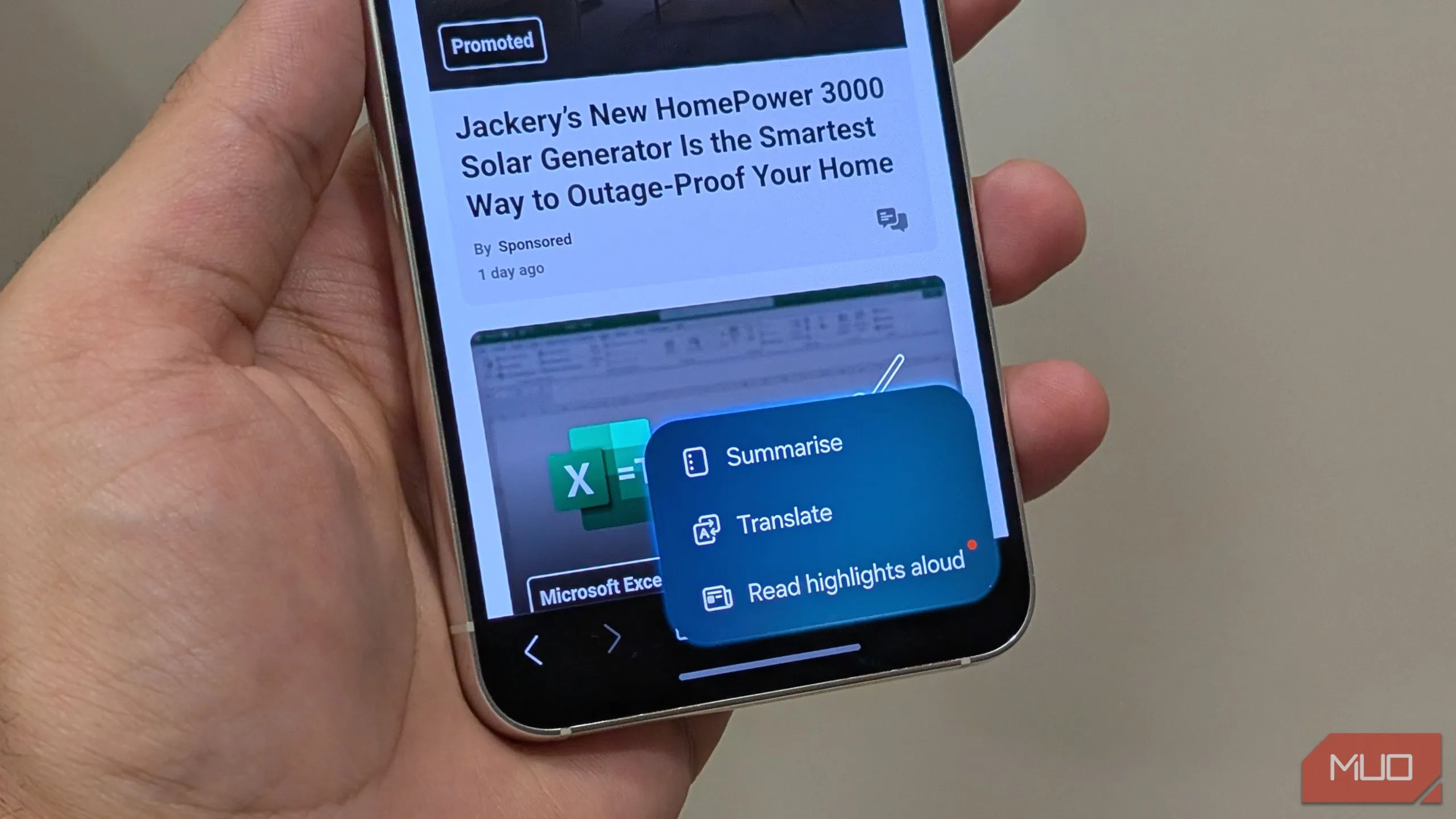 Màn hình điện thoại hiển thị tính năng Browsing Assist trong trình duyệt Samsung Internet, minh họa khả năng hỗ trợ AI.