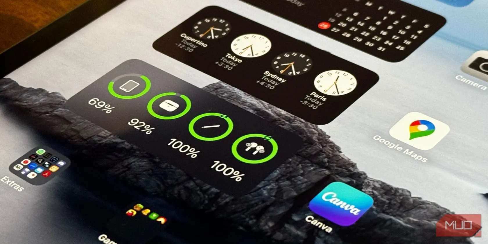 Widget hiển thị phần trăm pin iPad trên màn hình chính.