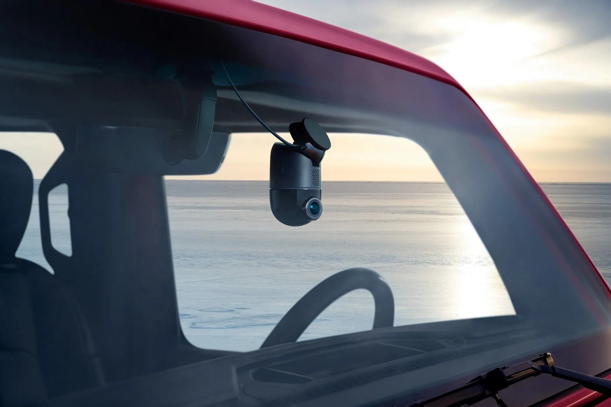 70mai Dash Cam 4K Omni được gắn trên ô tô