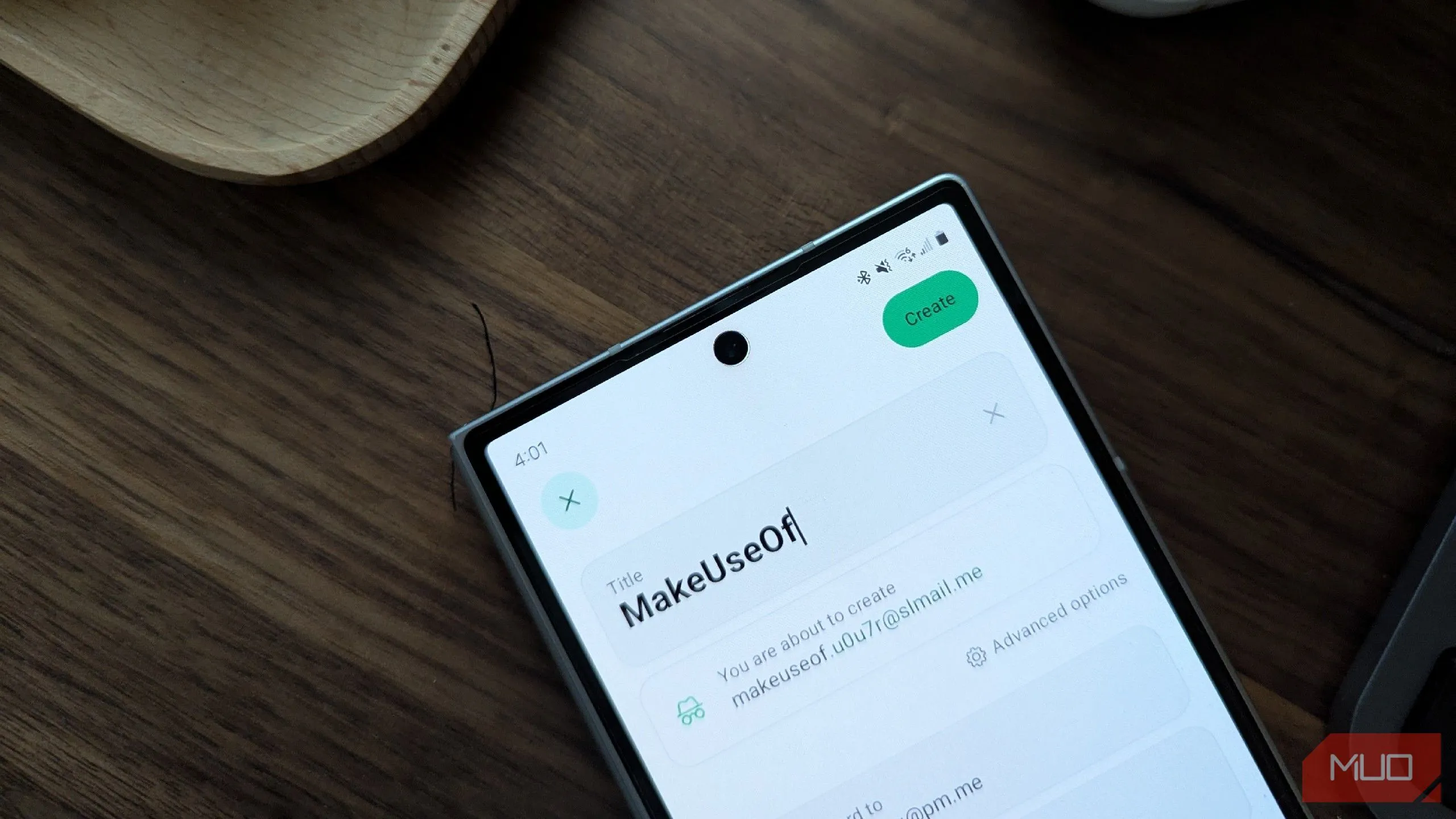 Ảnh chụp màn hình ứng dụng Proton Pass hiển thị một địa chỉ email alias vừa tạo cho MakeUseOf.