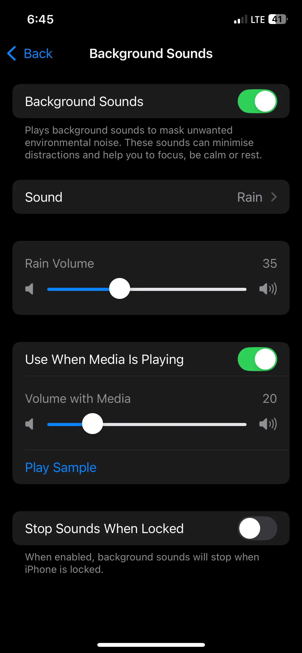 Bật tính năng Âm thanh nền (Background Sounds) trên iPhone, với âm thanh mặc định là &quot;Mưa&quot;