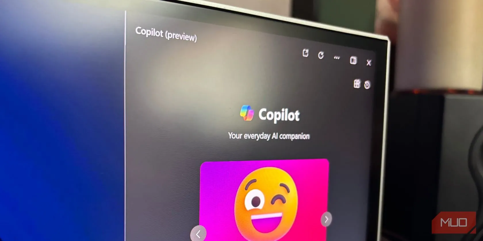 Biểu tượng Microsoft Copilot trên thanh tác vụ Windows 11