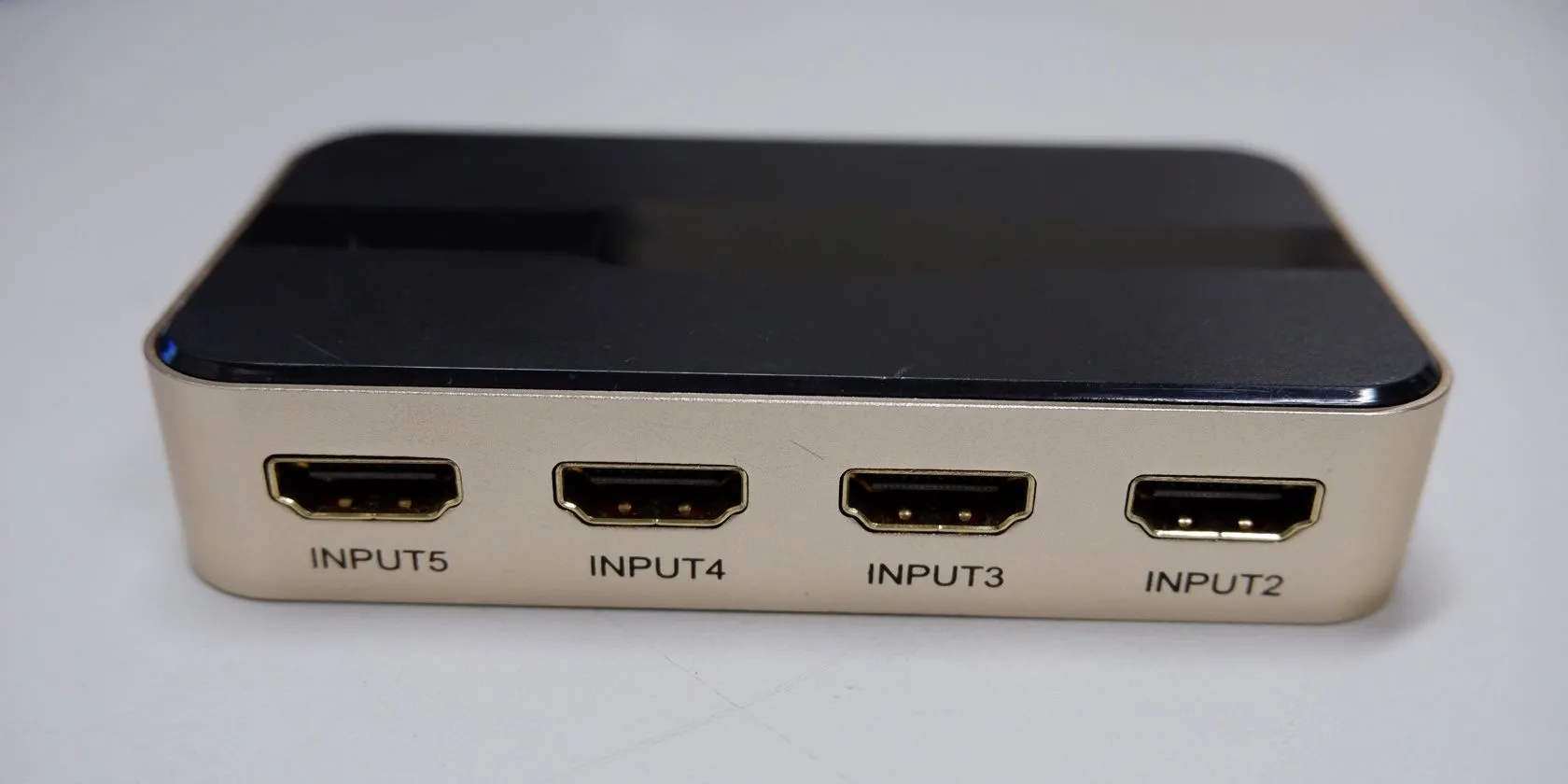 Bộ chia HDMI với nhiều cổng kết nối