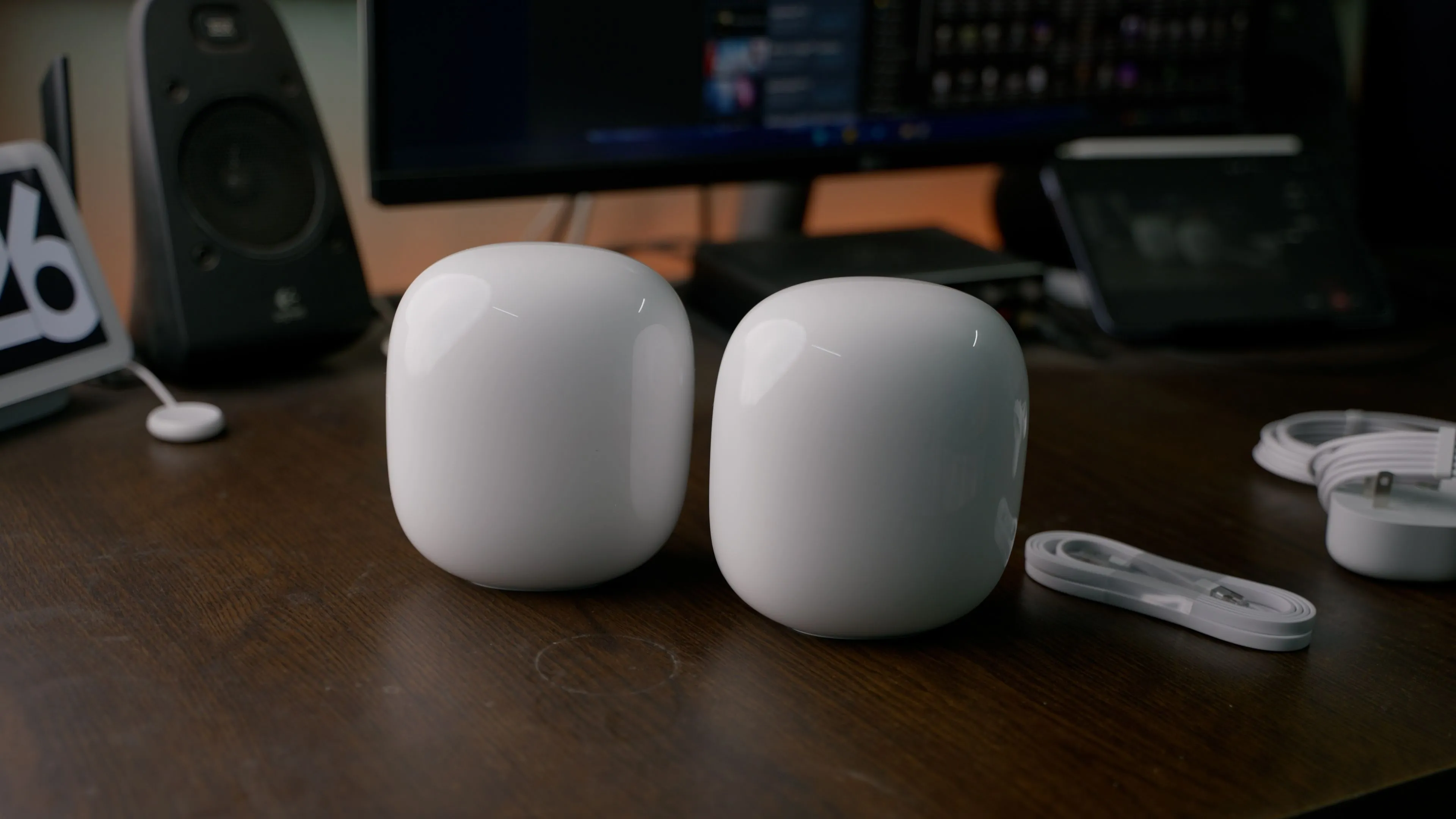 Các bộ định tuyến Wi-Fi mesh Google Nest Pro, giải pháp mở rộng vùng phủ sóng và cải thiện tốc độ Wi-Fi cho ngôi nhà lớn.