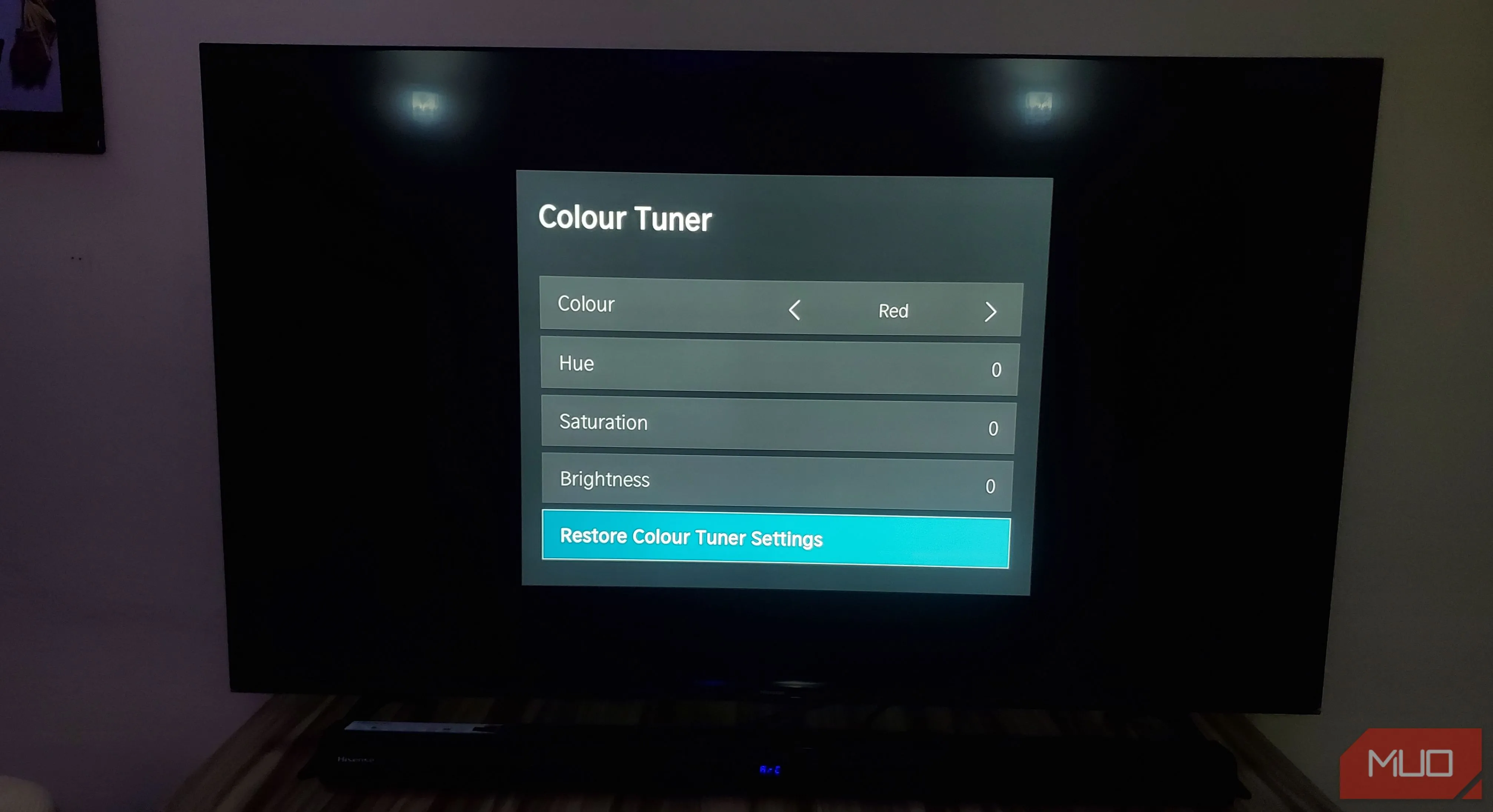 Cài đặt cân chỉnh màu sắc trên Smart TV Hisense.