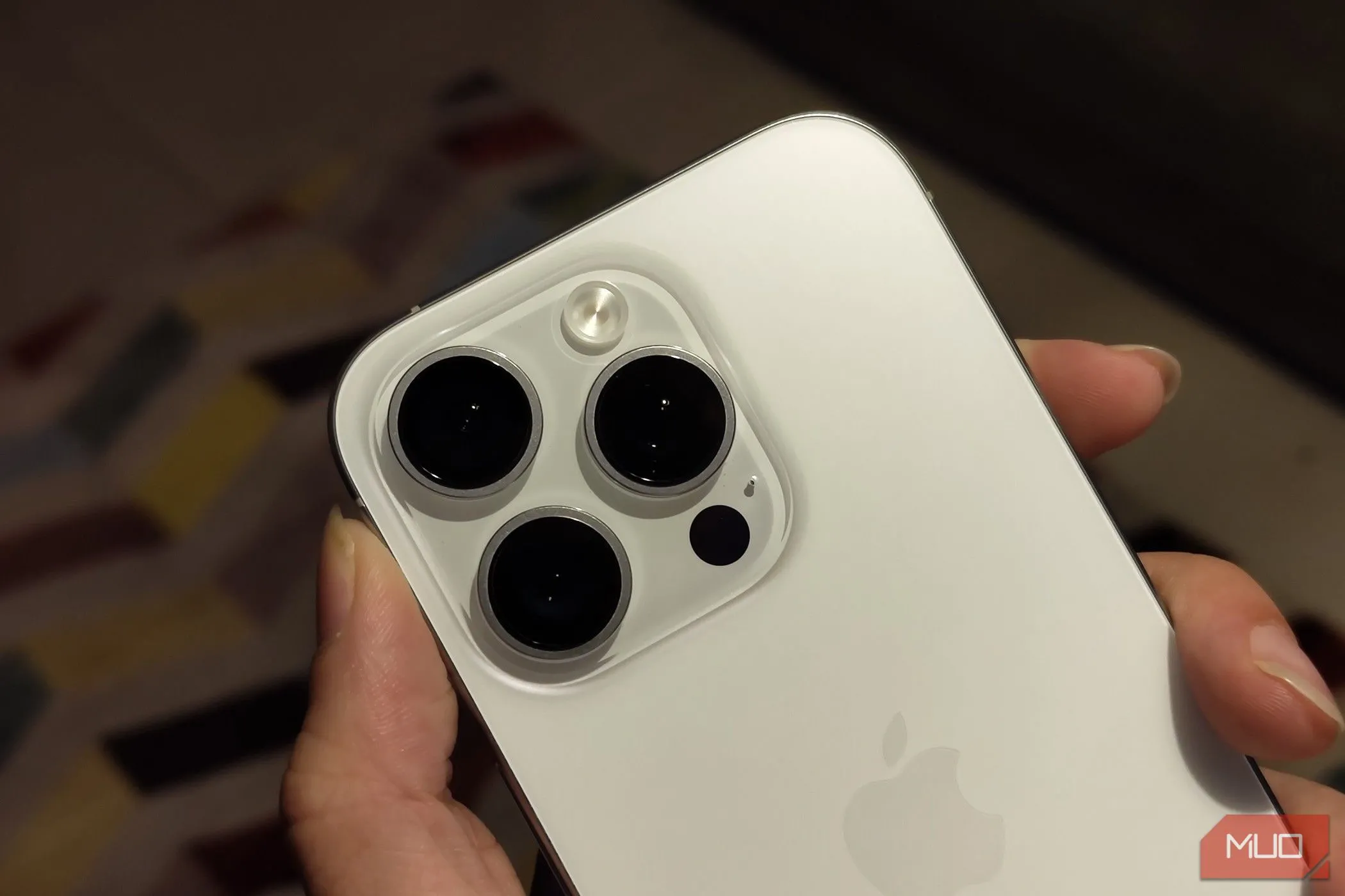 Cận cảnh mặt lưng iPhone với cụm camera sau