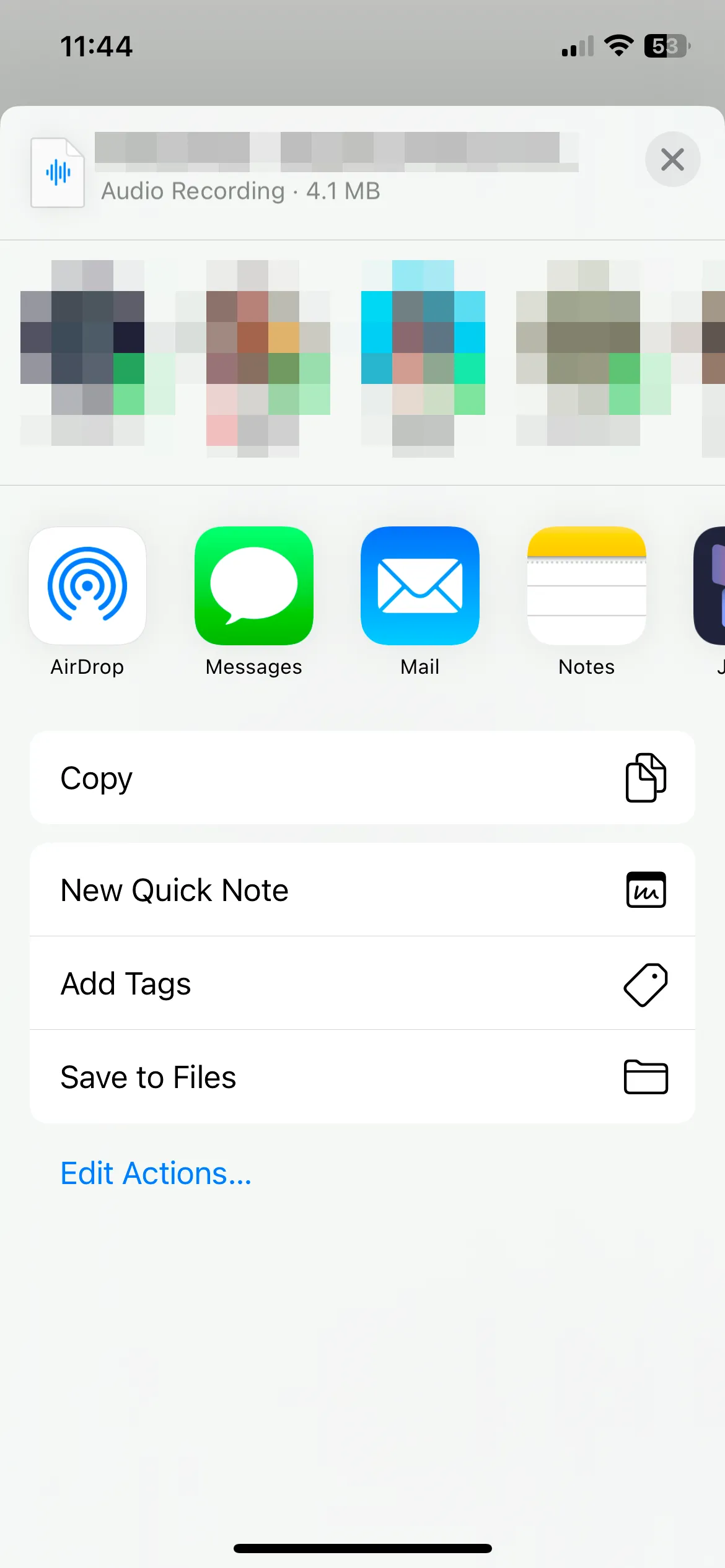 Chọn tùy chọn Sao chép trong menu Chia sẻ của một tệp âm thanh trong ứng dụng Tệp trên iPhone.