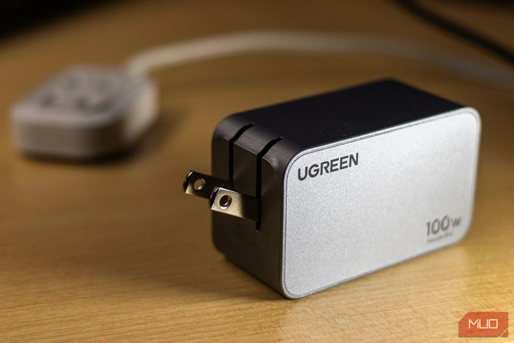 Củ sạc tường USB-C Ugreen Nexode Pro 100W nhỏ gọn với phích cắm gập tiện lợi
