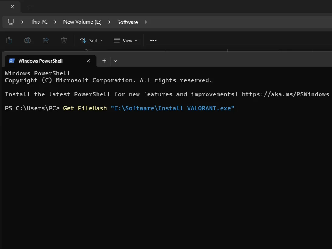 Cửa sổ Windows PowerShell với lệnh Get-FileHash để kiểm tra mã băm tệp