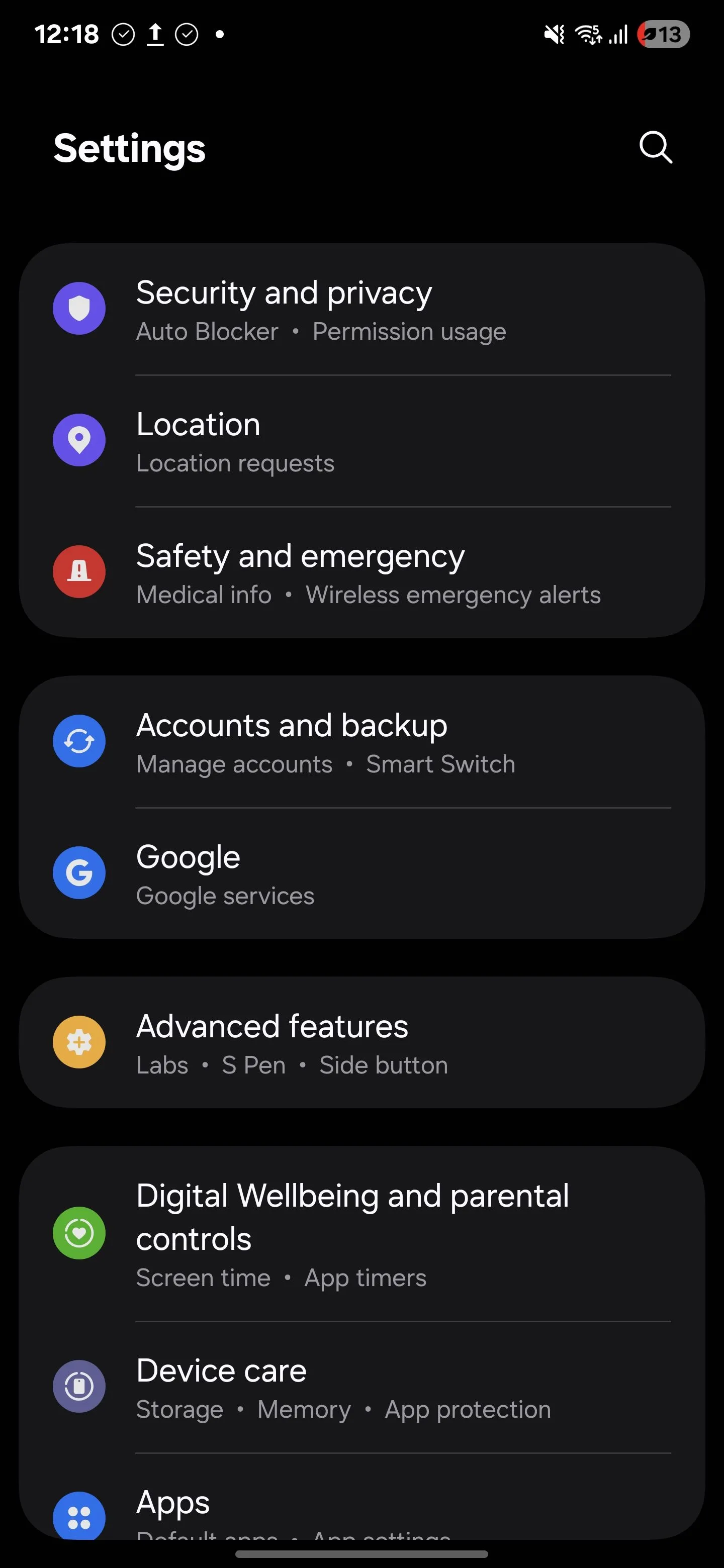 Danh sách các tùy chọn trong menu &quot;Dịch vụ vị trí&quot; của cài đặt Android, hiển thị các tính năng quét Bluetooth và Wi-Fi