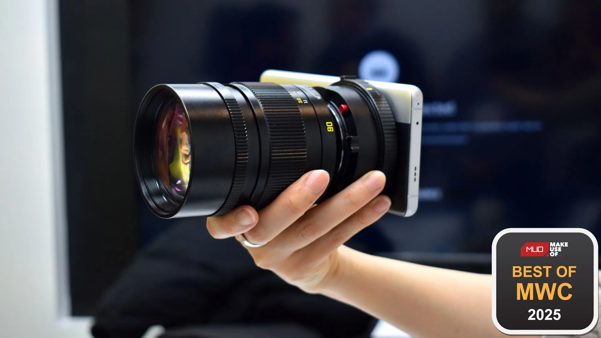 điện thoại concept Realme Ultra với ống kính Leica M-Mount tại MWC 2025, thể hiện khả năng nhiếp ảnh chuyên nghiệp