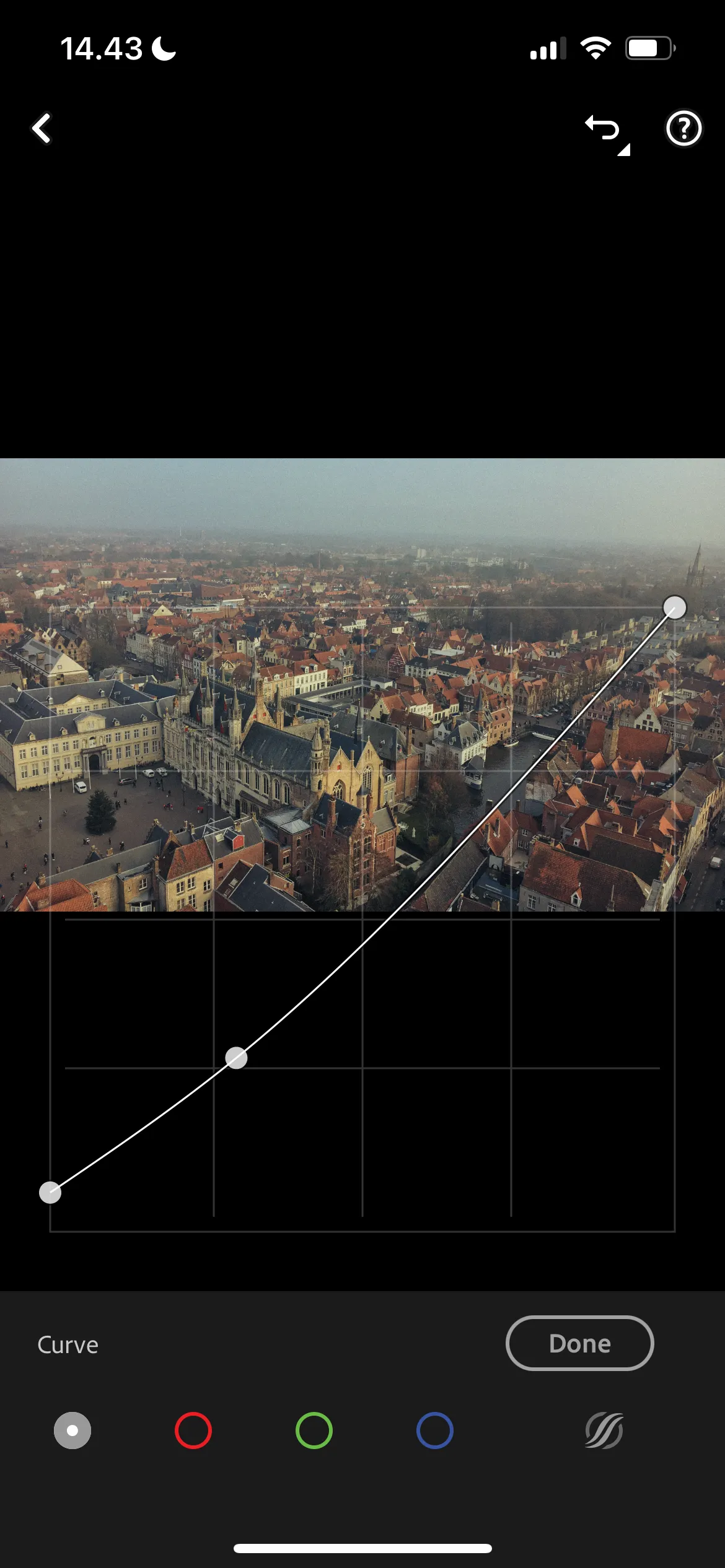 điều chỉnh đường cong tông màu (Tone Curve) trong phần mềm Lightroom trên màn hình máy tính lớn