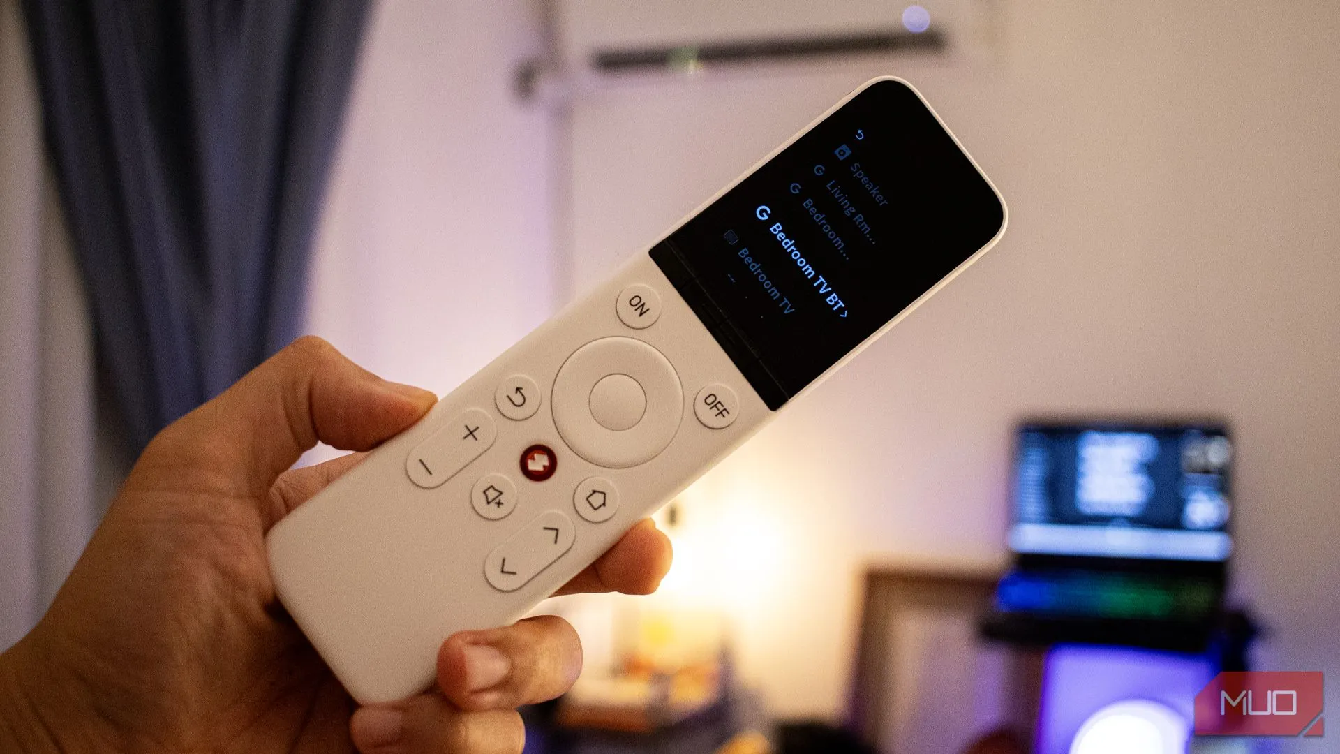Điều khiển đa năng SwitchBot trên tay người dùng
