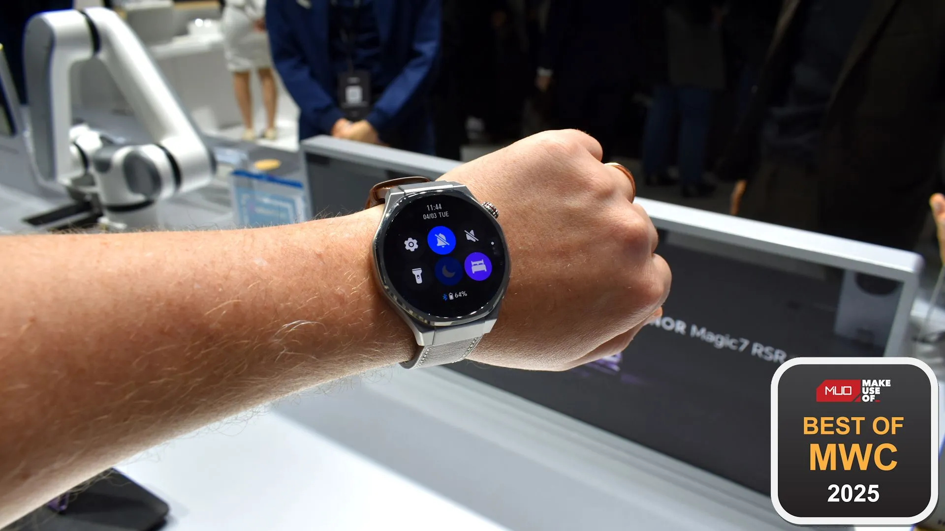 đồng hồ thông minh Honor Watch 5 Ultra tại MWC 2025 với thiết kế sang trọng và bền bỉ