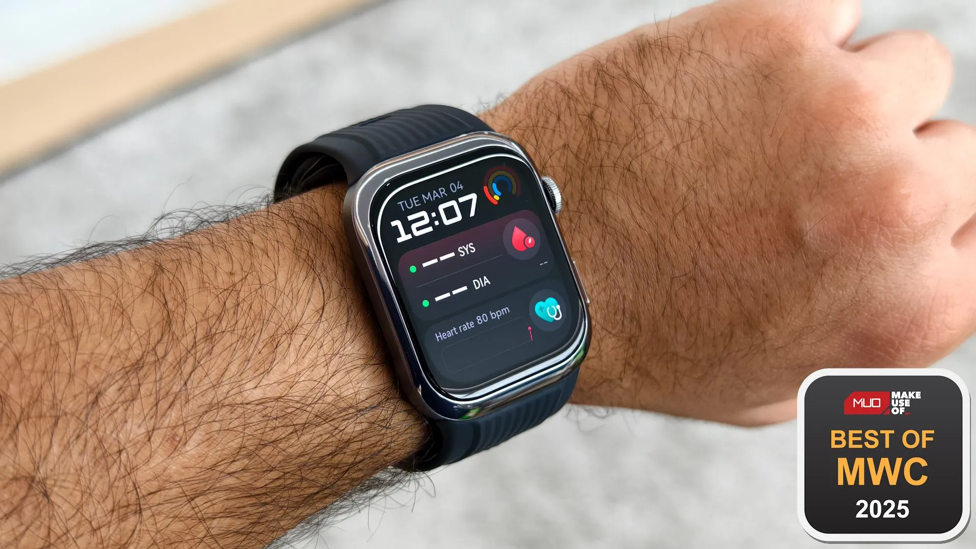 đồng hồ thông minh Huawei Watch D2 tại MWC 2025, nổi bật với khả năng đo huyết áp tích hợp