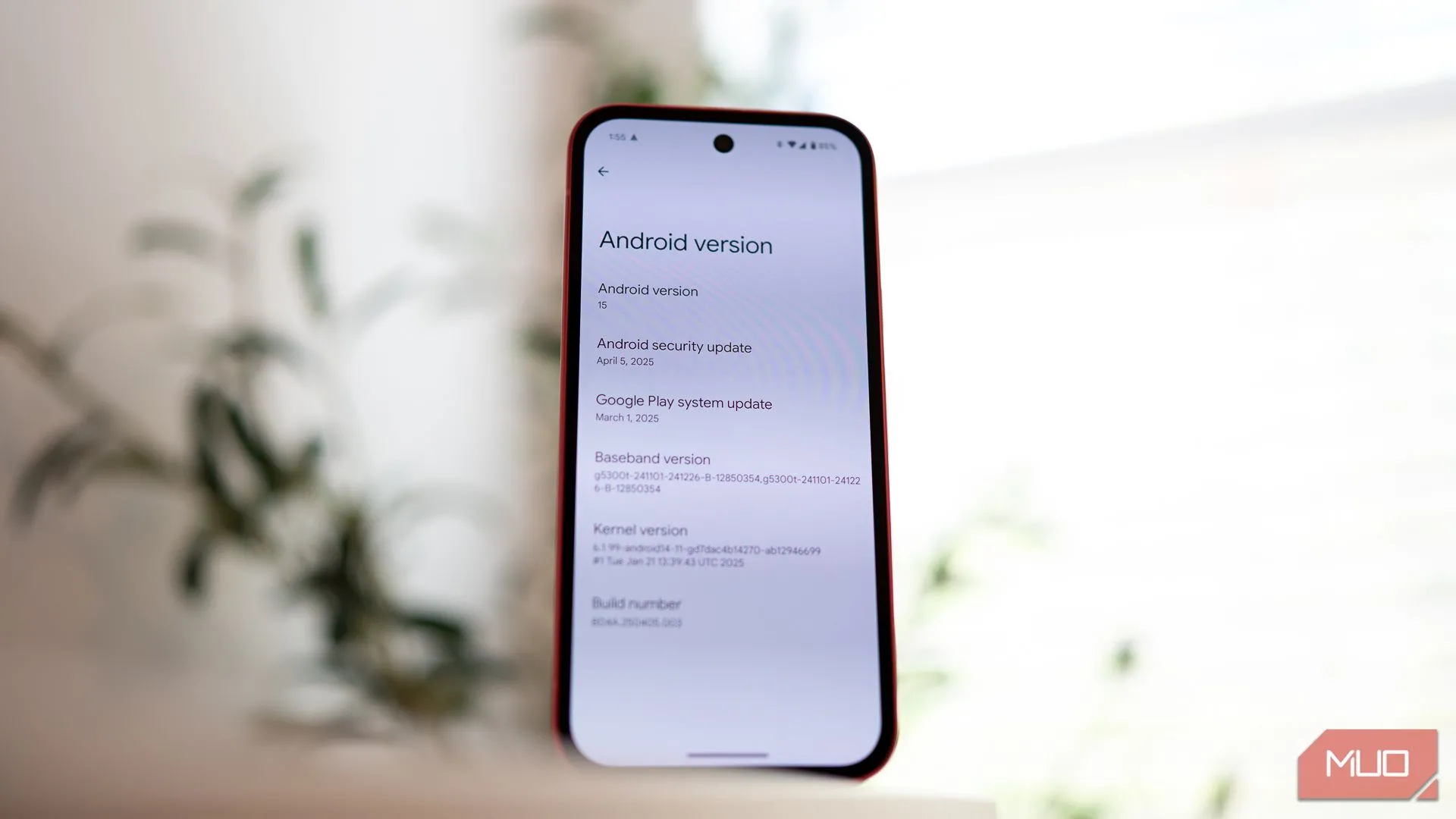 Giao diện cài đặt phiên bản Android trên Google Pixel 9a cho thấy các cập nhật phần mềm