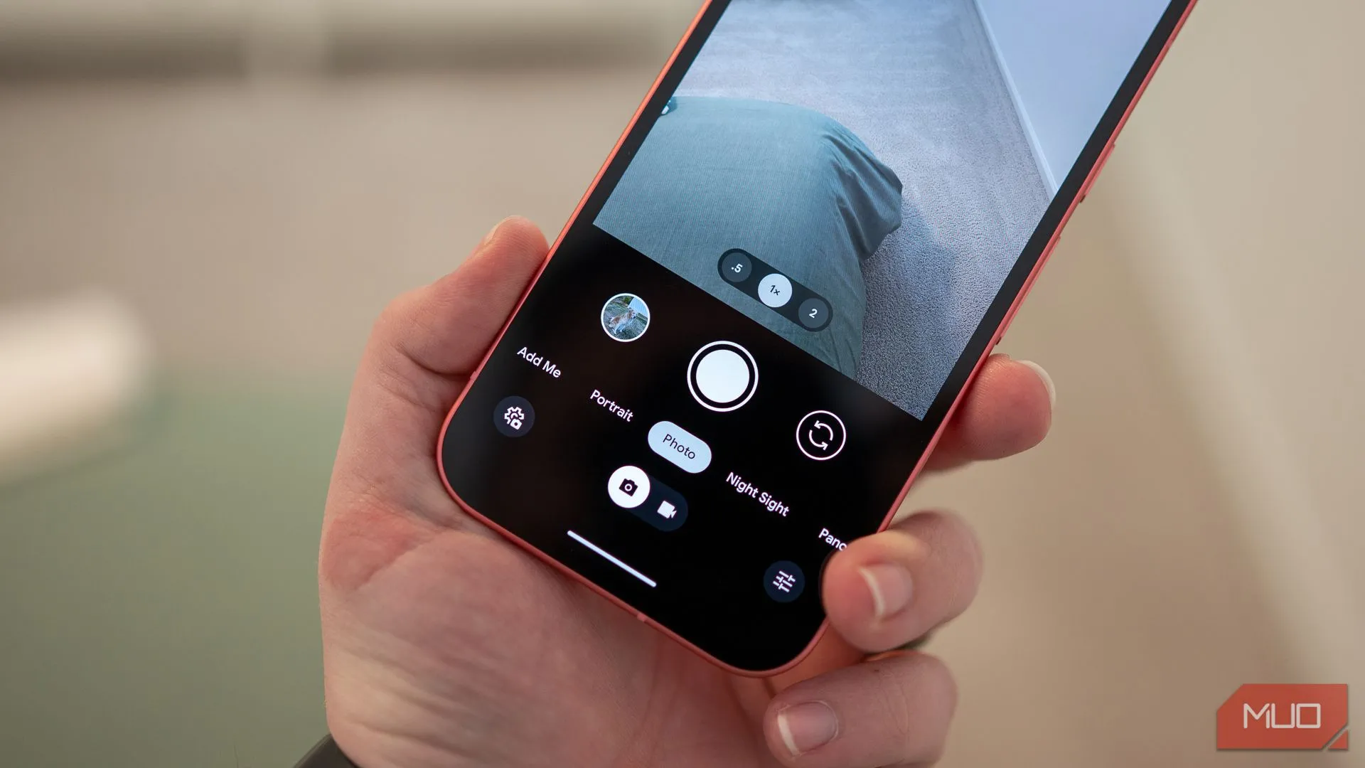 Giao diện điều khiển camera trên Google Pixel 9a, cho thấy khả năng nhiếp ảnh điện toán và các tùy chọn AI xử lý ảnh.
