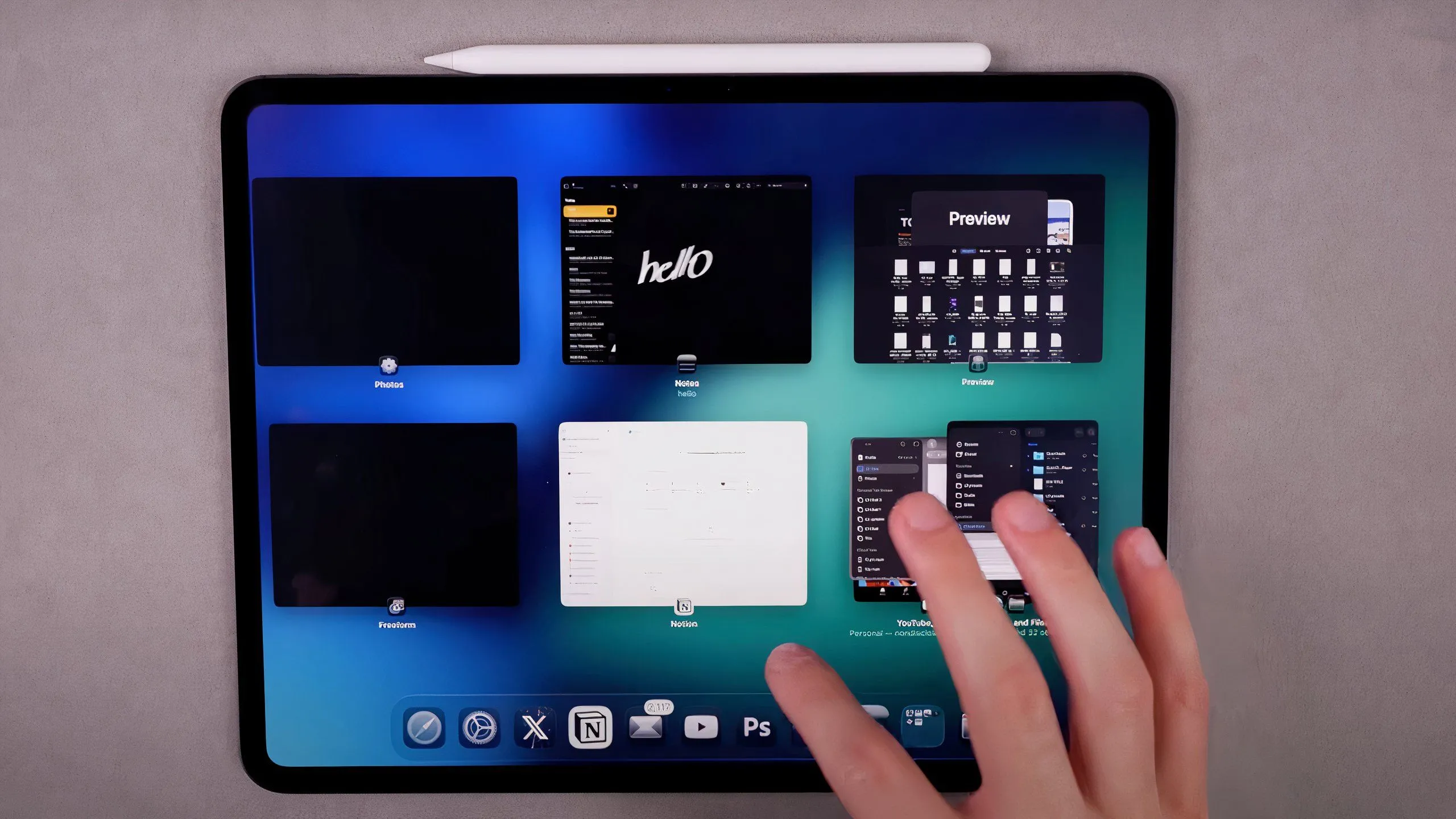 Giao diện Exposé trên iPadOS 26 hiển thị tất cả các cửa sổ ứng dụng đang mở