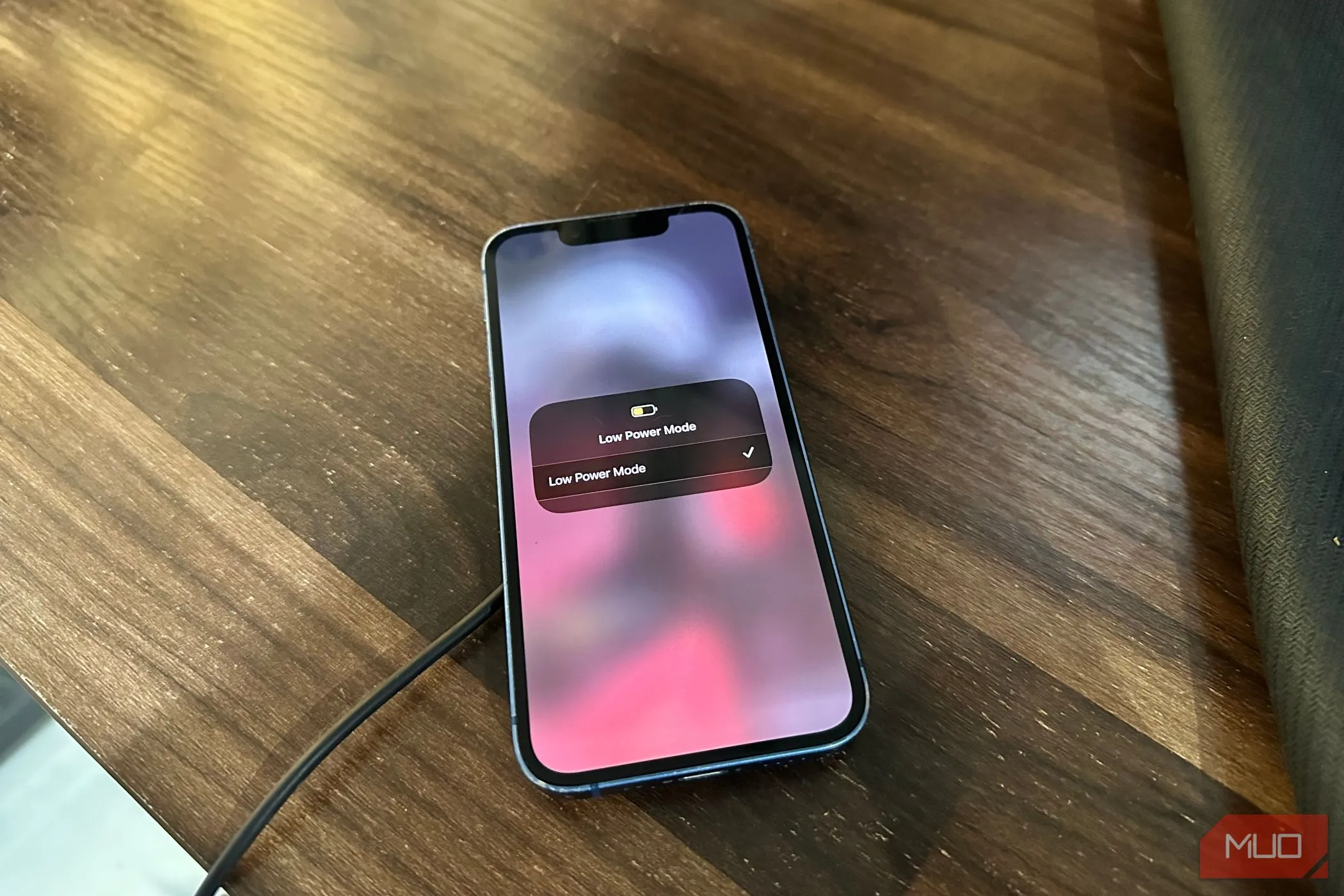 Giao diện Low Power Mode trên iPhone 14 hiển thị pin yếu
