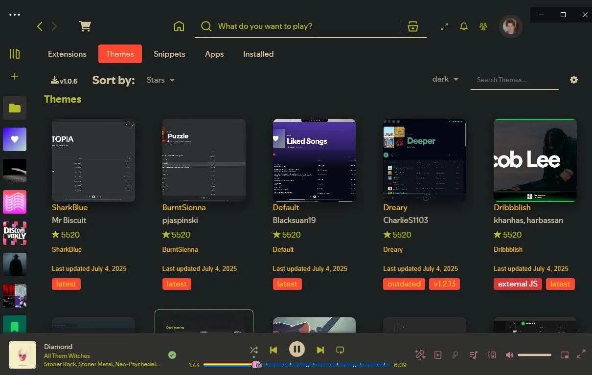 Giao diện thị trường Spicetify hiển thị các chủ đề (themes) khác nhau để người dùng lựa chọn và áp dụng.