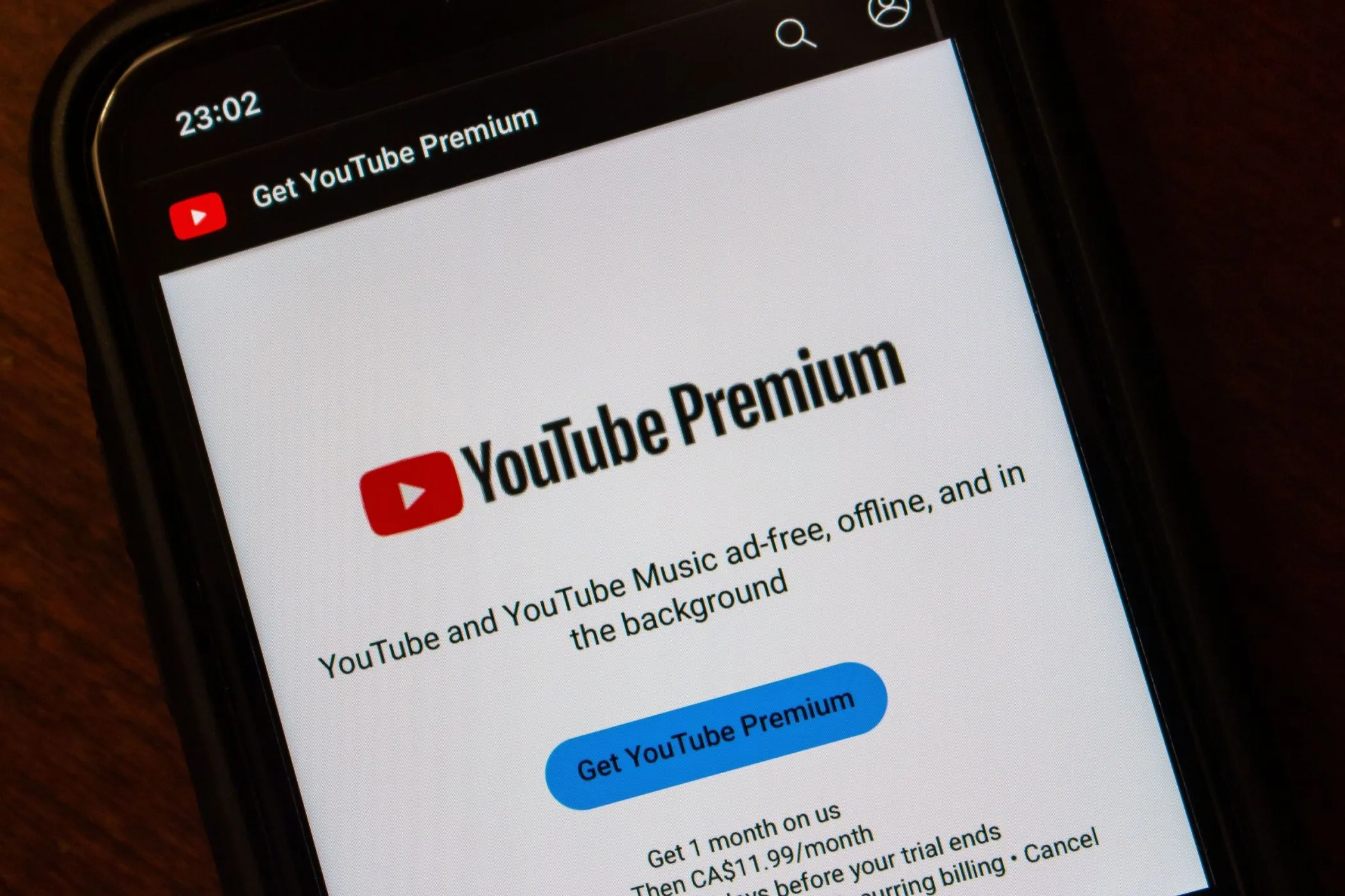 Giao diện thông tin YouTube Premium trên iPhone, hiển thị lợi ích gói dịch vụ