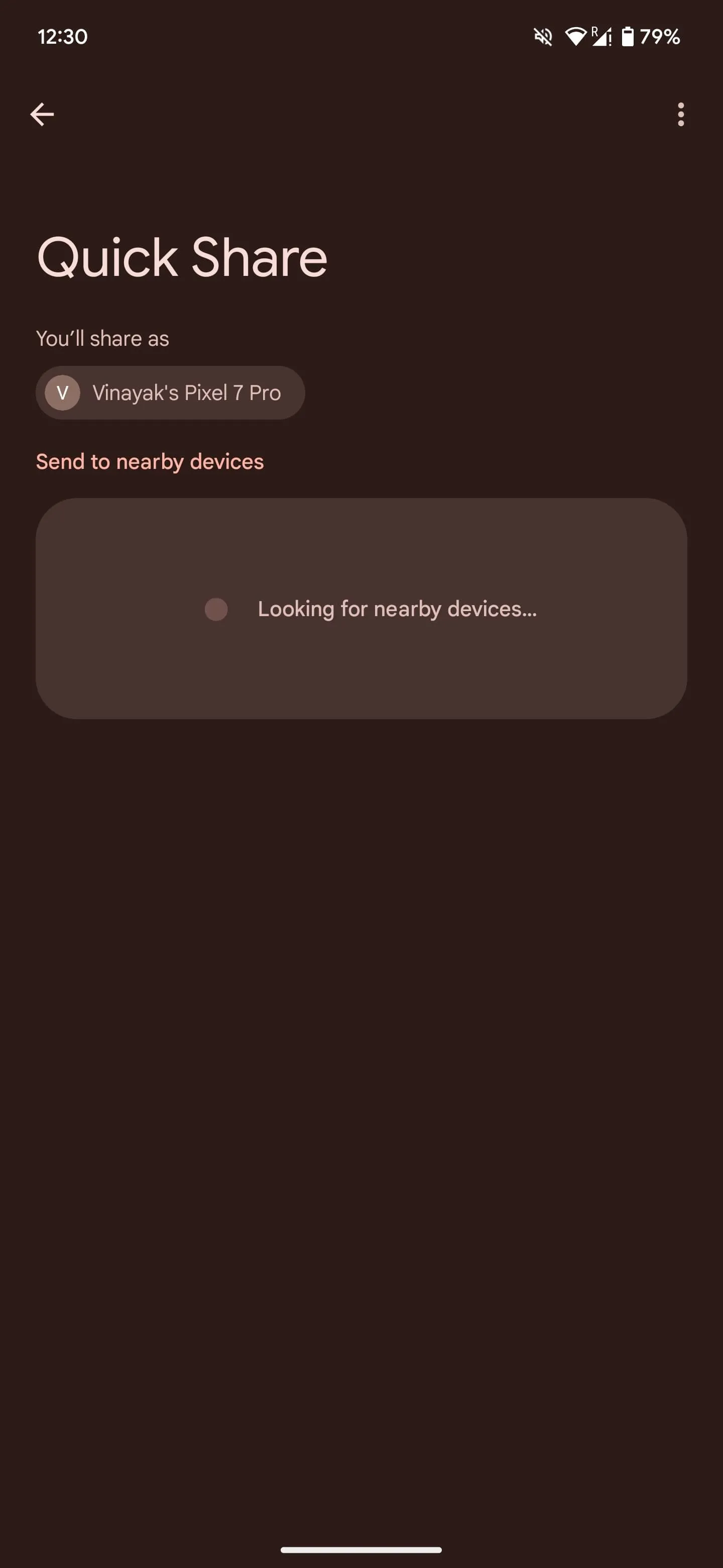 Giao diện tìm kiếm thiết bị lân cận để chia sẻ tệp qua tính năng Chia sẻ Nhanh của Android
