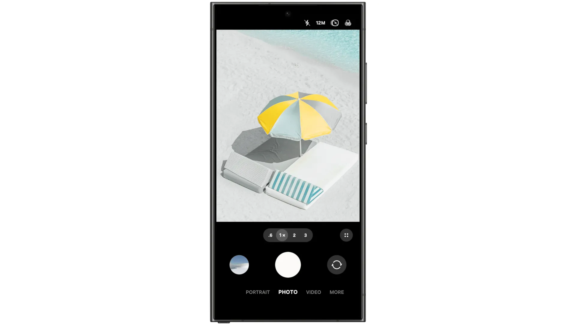Giao diện ứng dụng camera được cải tiến trên One UI 7 với các điều khiển hợp lý hơn