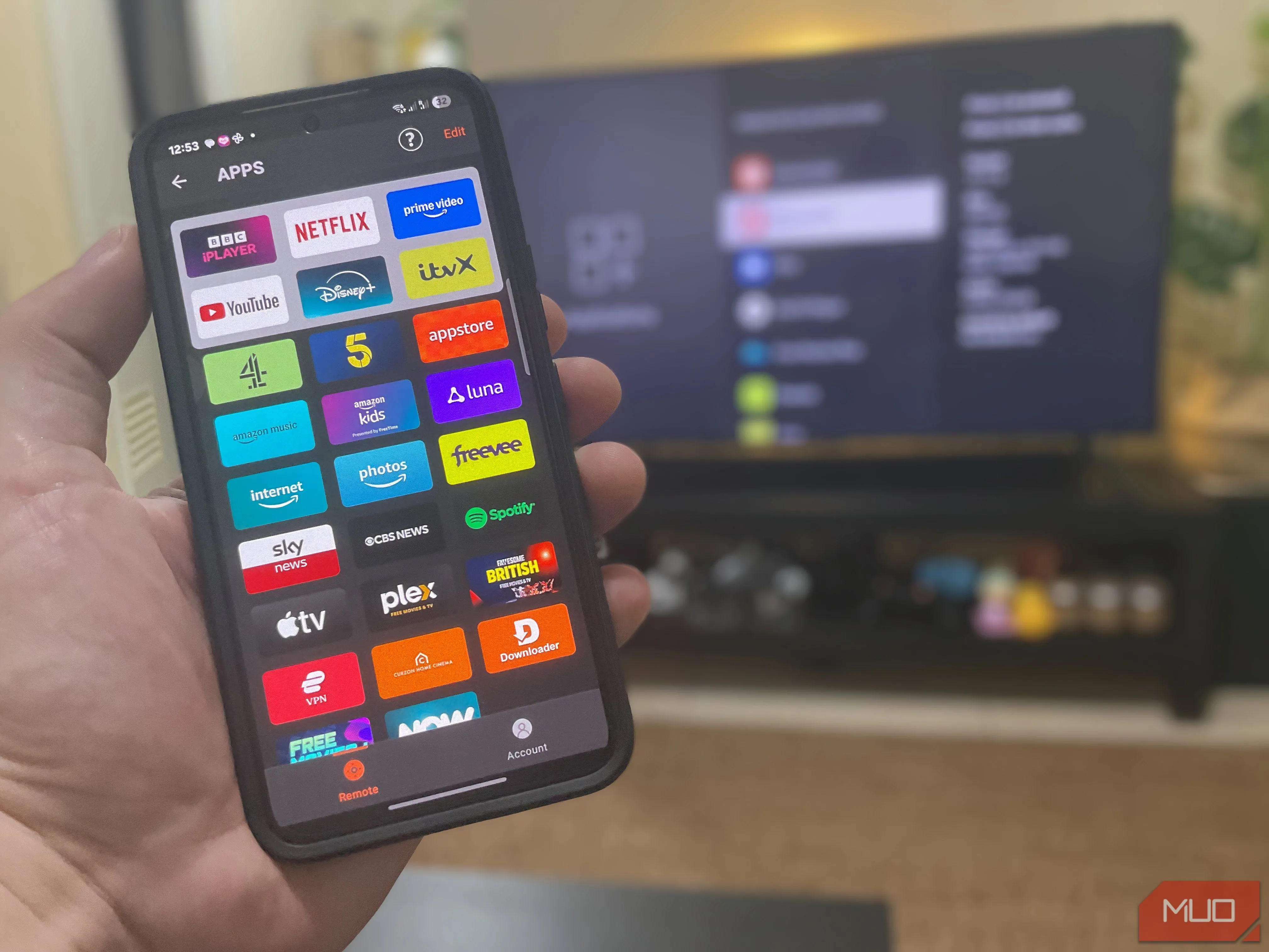 Giao diện ứng dụng Fire TV trên điện thoại hiển thị các ứng dụng streaming