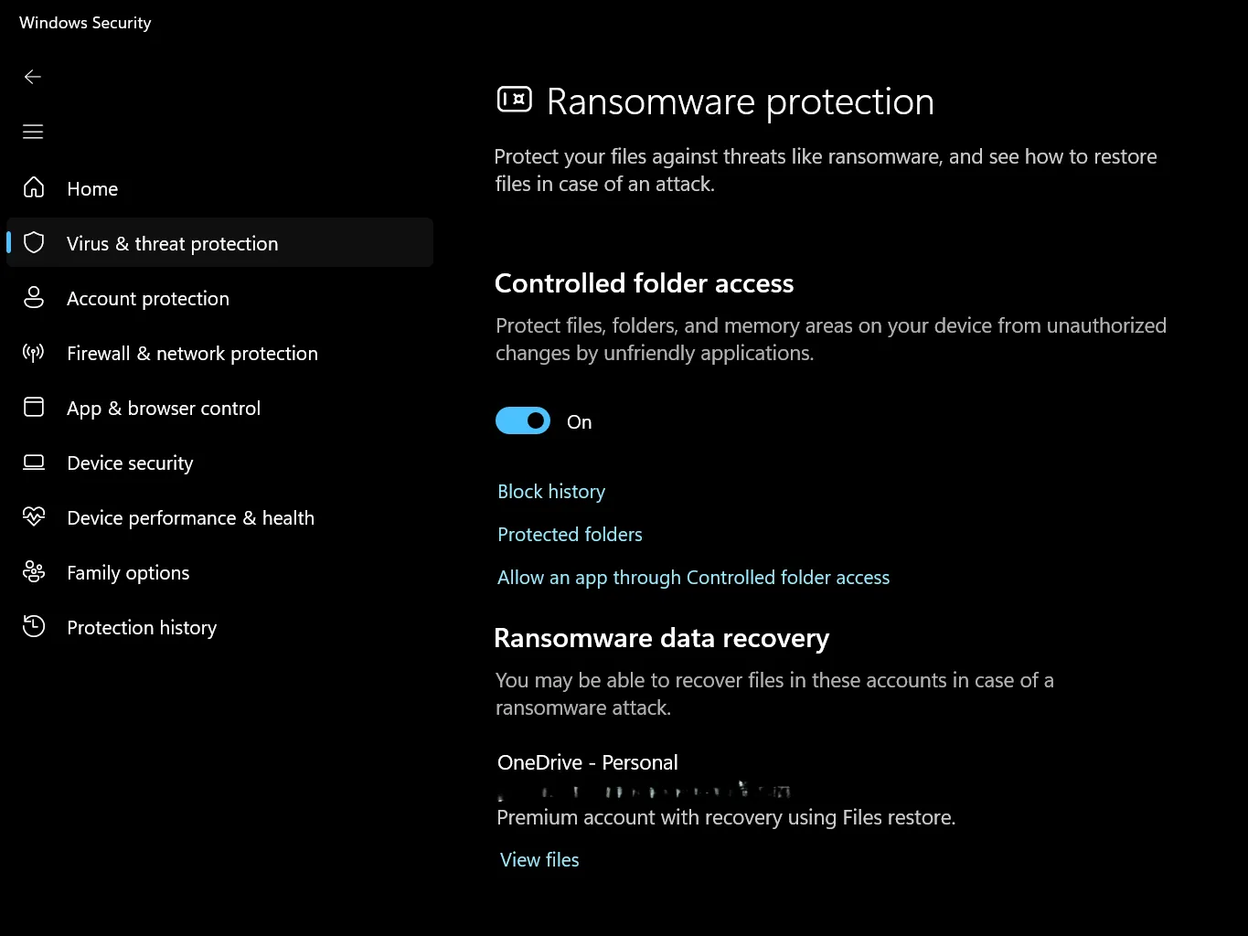 Giao diện Windows Security hiển thị tính năng Controlled Folder Access đã bật để bảo vệ chống ransomware