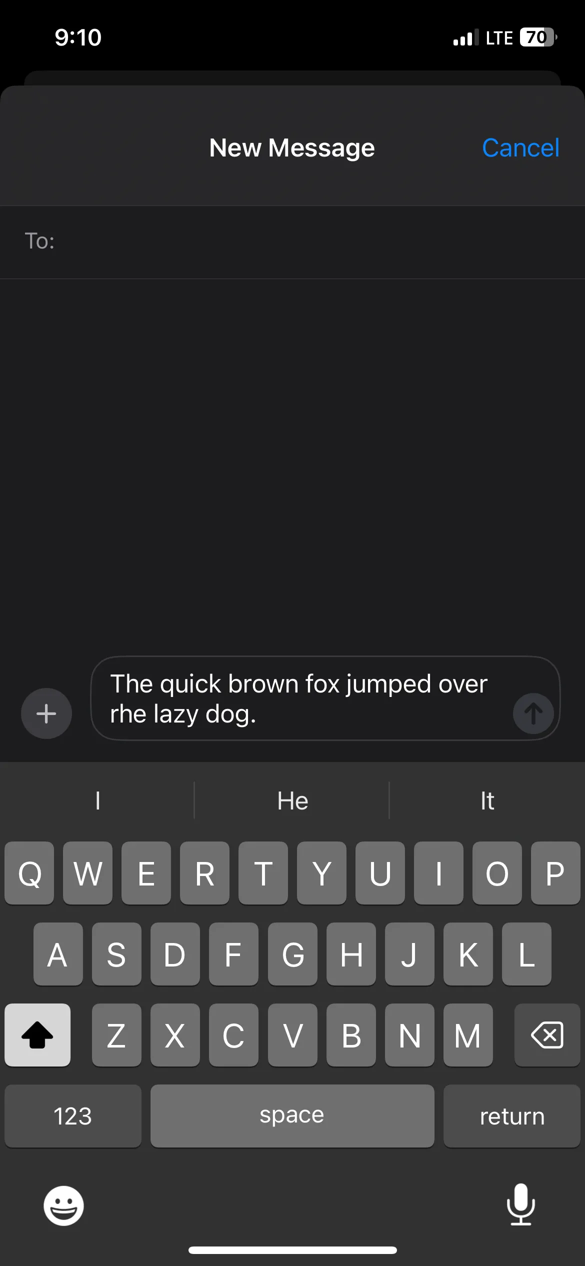 Gõ từ &quot;quick brown fox&quot; trong ứng dụng Tin nhắn trên iPhone.