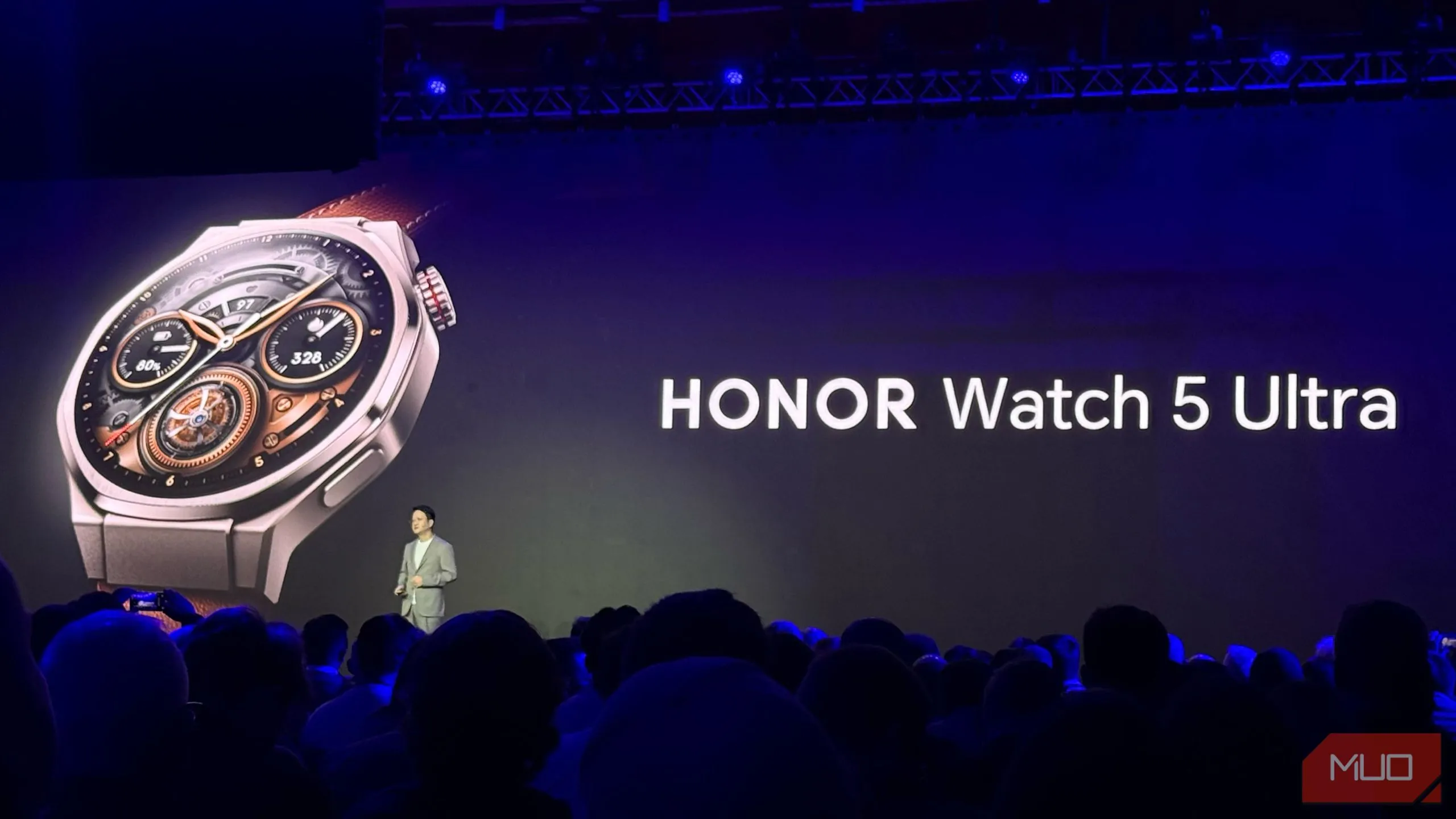 Honor giới thiệu đồng hồ thông minh Watch 5 Ultra tại sự kiện MWC 2025