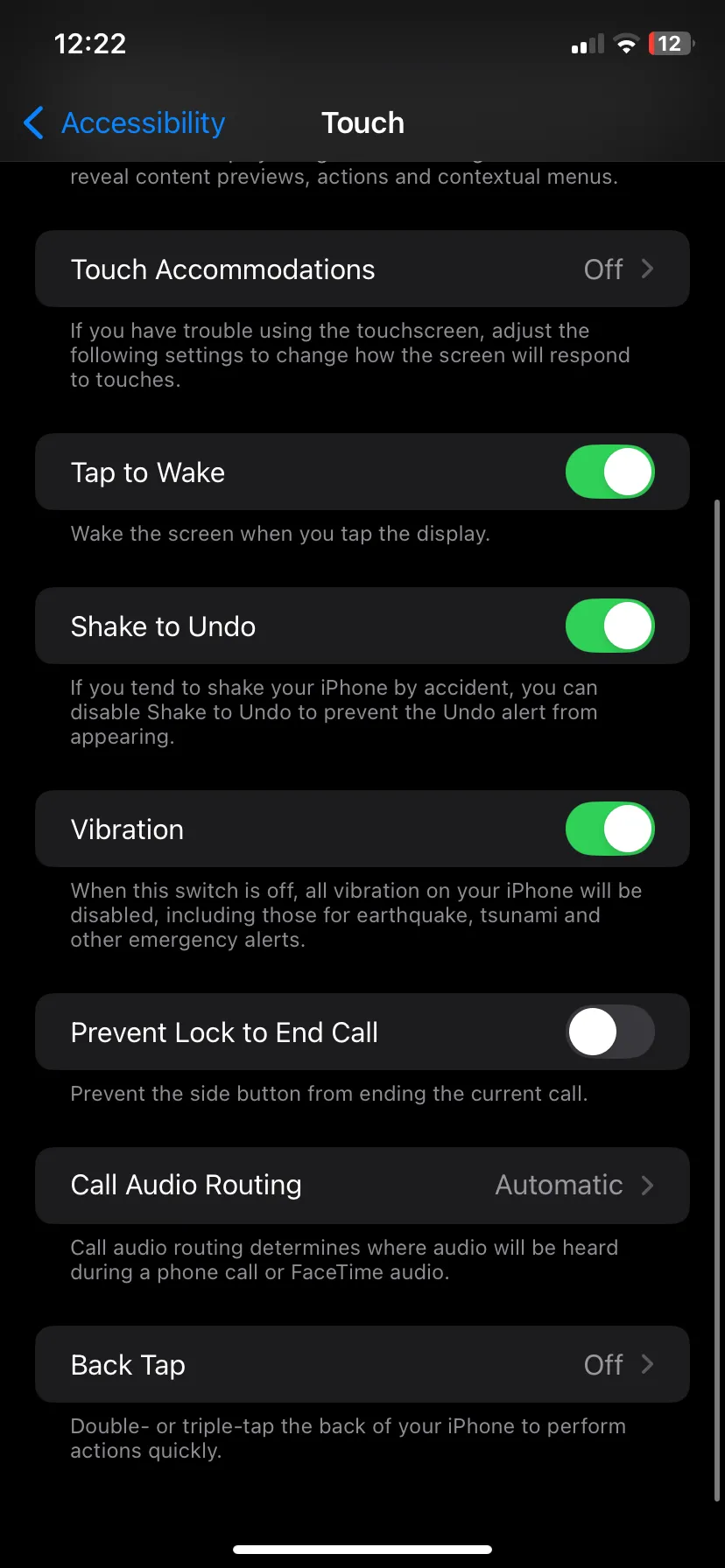 Màn hình cài đặt Cảm ứng trong phần Trợ năng của ứng dụng Cài đặt trên iPhone, hiển thị tùy chọn Chạm vào mặt lưng (Back Tap).