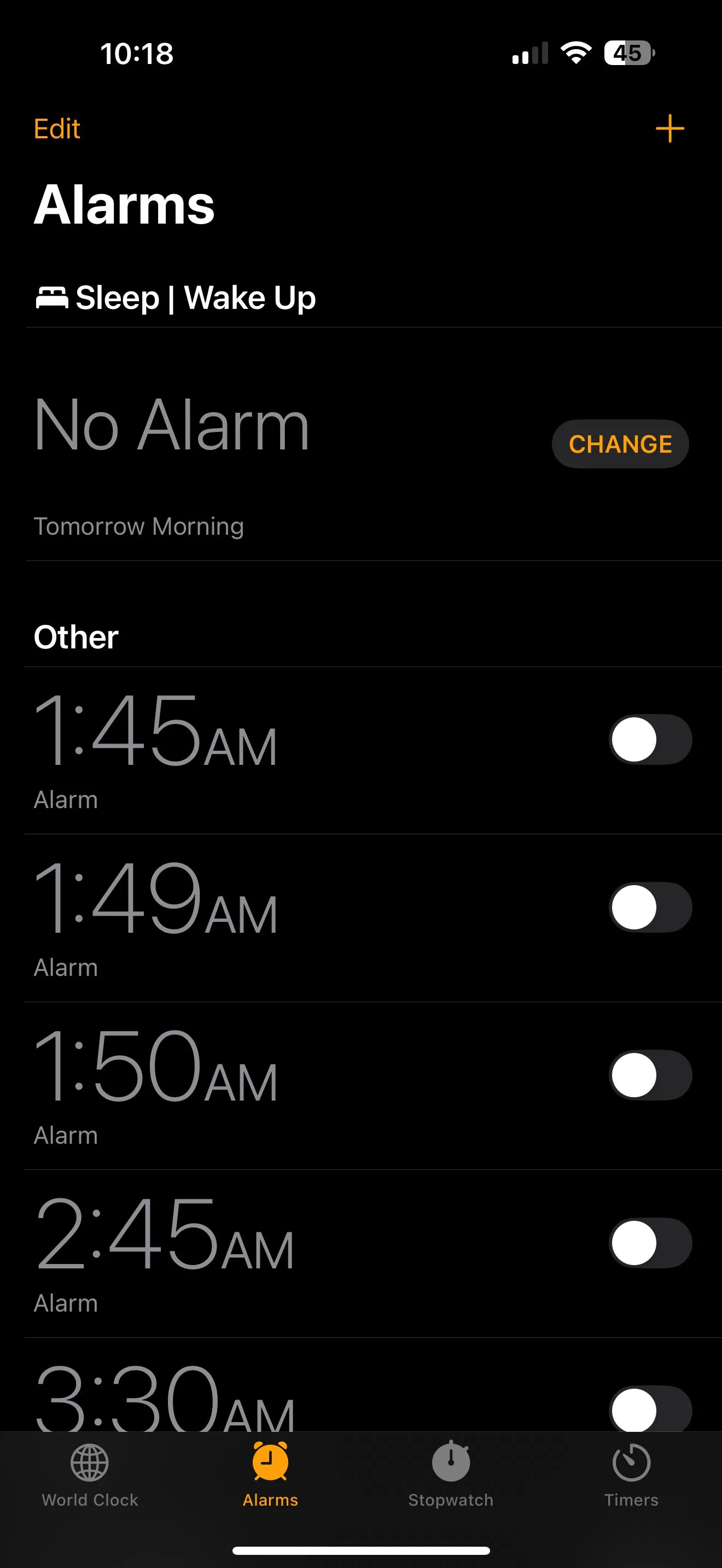 Màn hình chính của ứng dụng Đồng Hồ trên iPhone, nơi cài đặt báo thức tùy chỉnh.