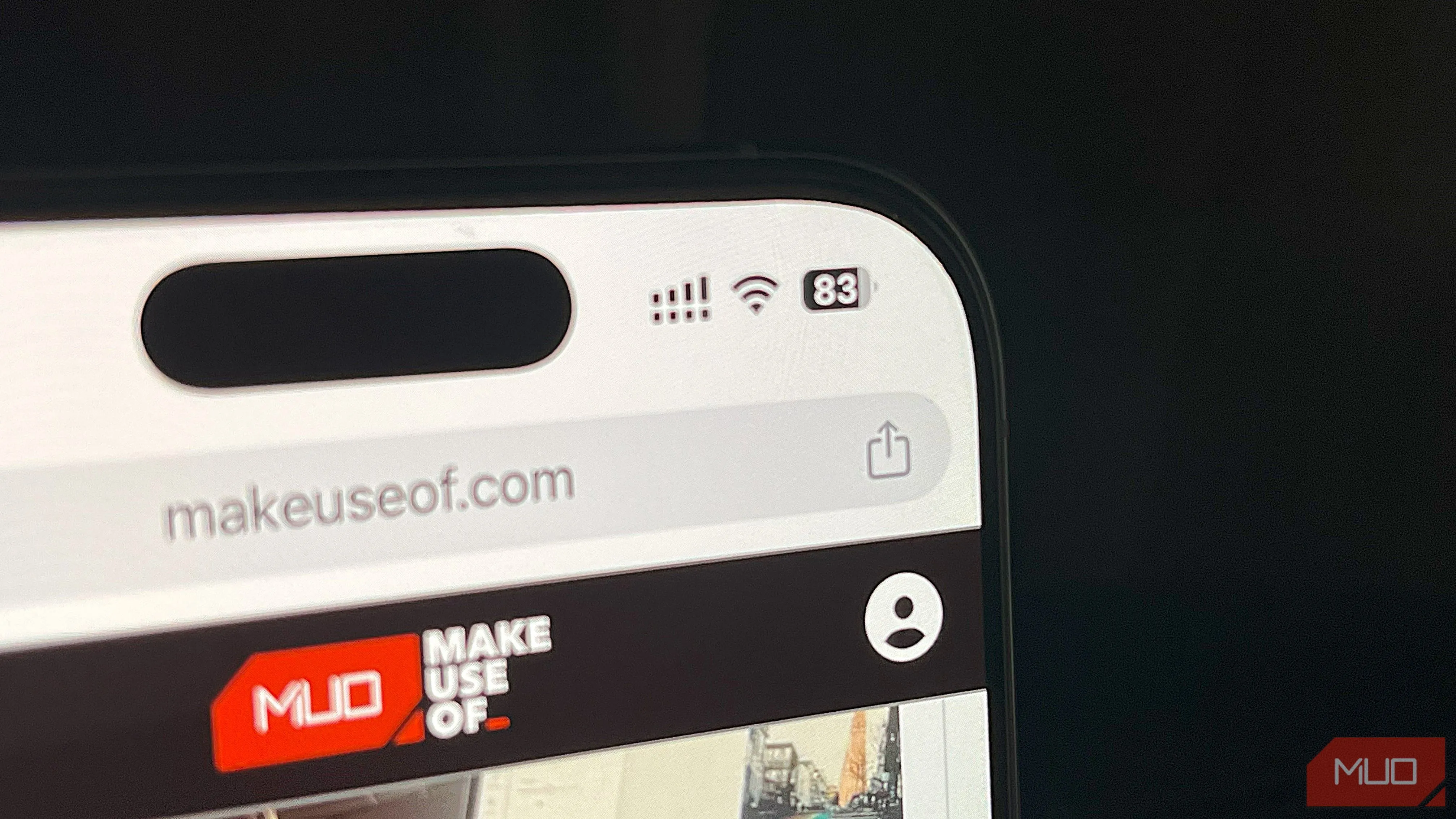 Màn hình iPhone 16 Pro hiển thị phần trăm pin, cho thấy hiệu quả tiết kiệm pin không đáng kể