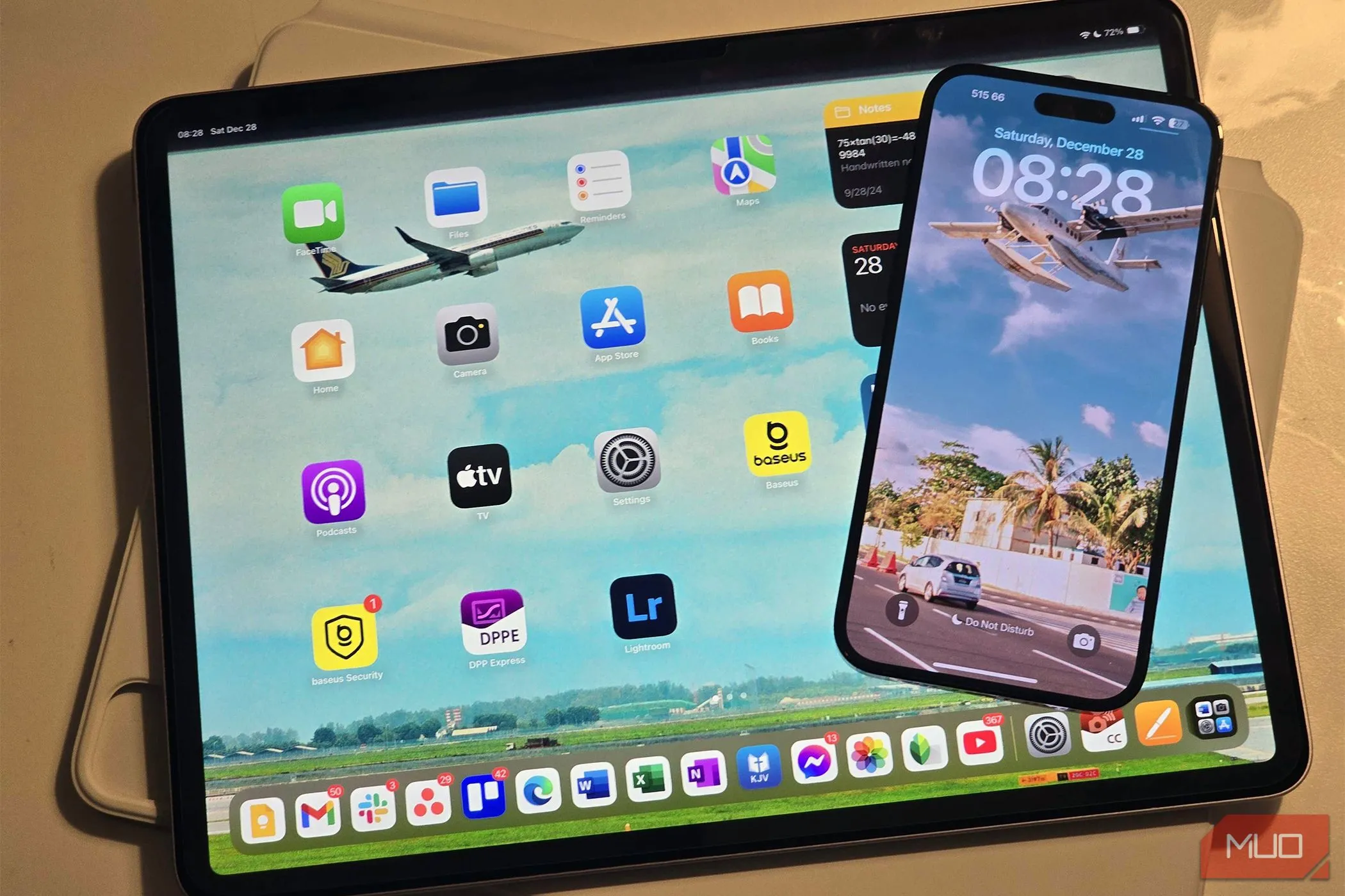 Màn hình lớn của iPad Air 13 inch so với iPhone 14 Pro Max