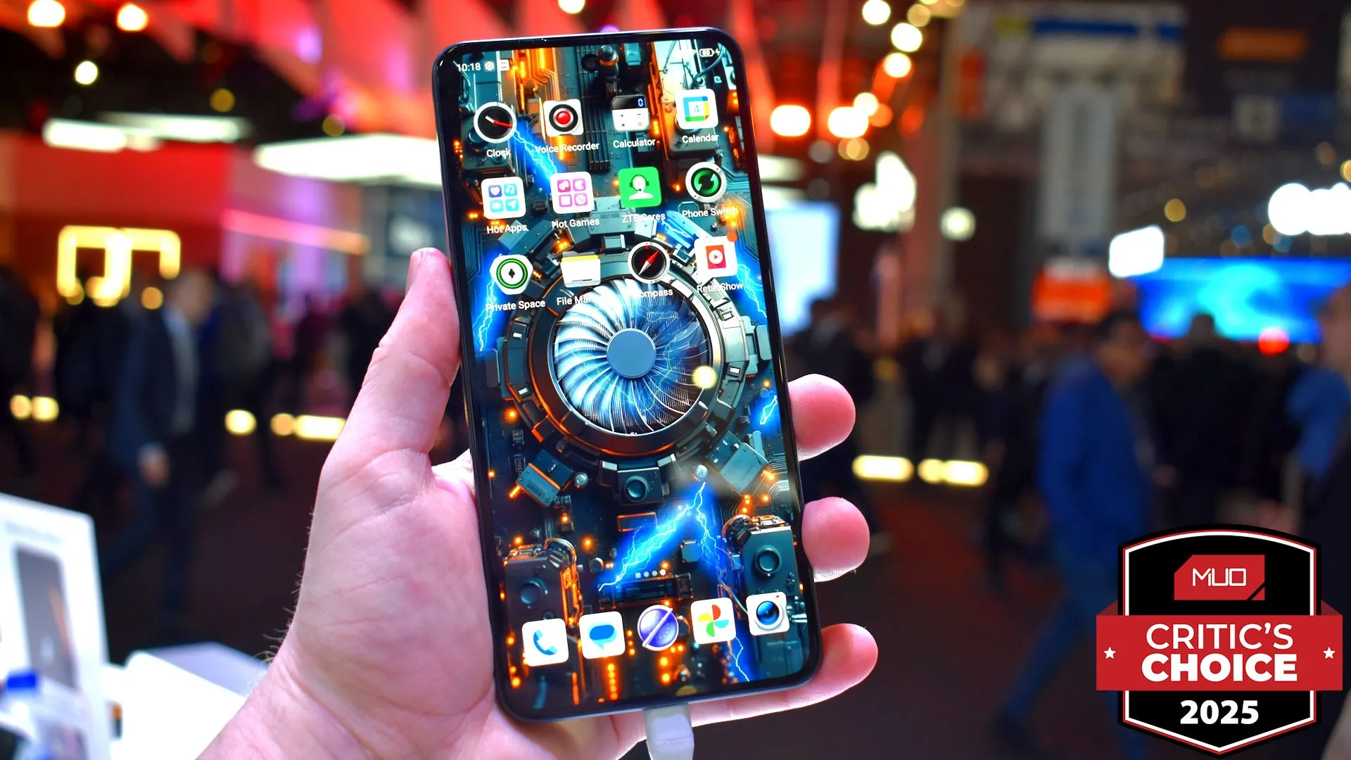 Mặt trước của Nubia Neo 3 GT 5G tại MWC 2025 với giải thưởng
