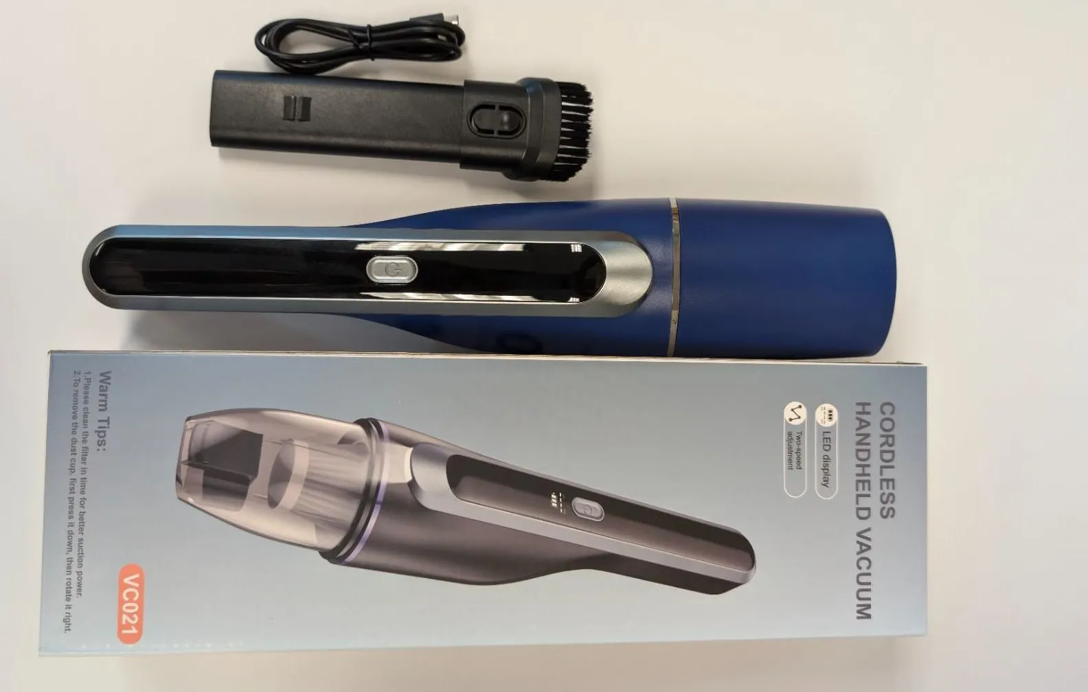Máy hút bụi cầm tay không dây màu xanh dương, sạc qua cổng USB, dùng để vệ sinh nội thất ô tô