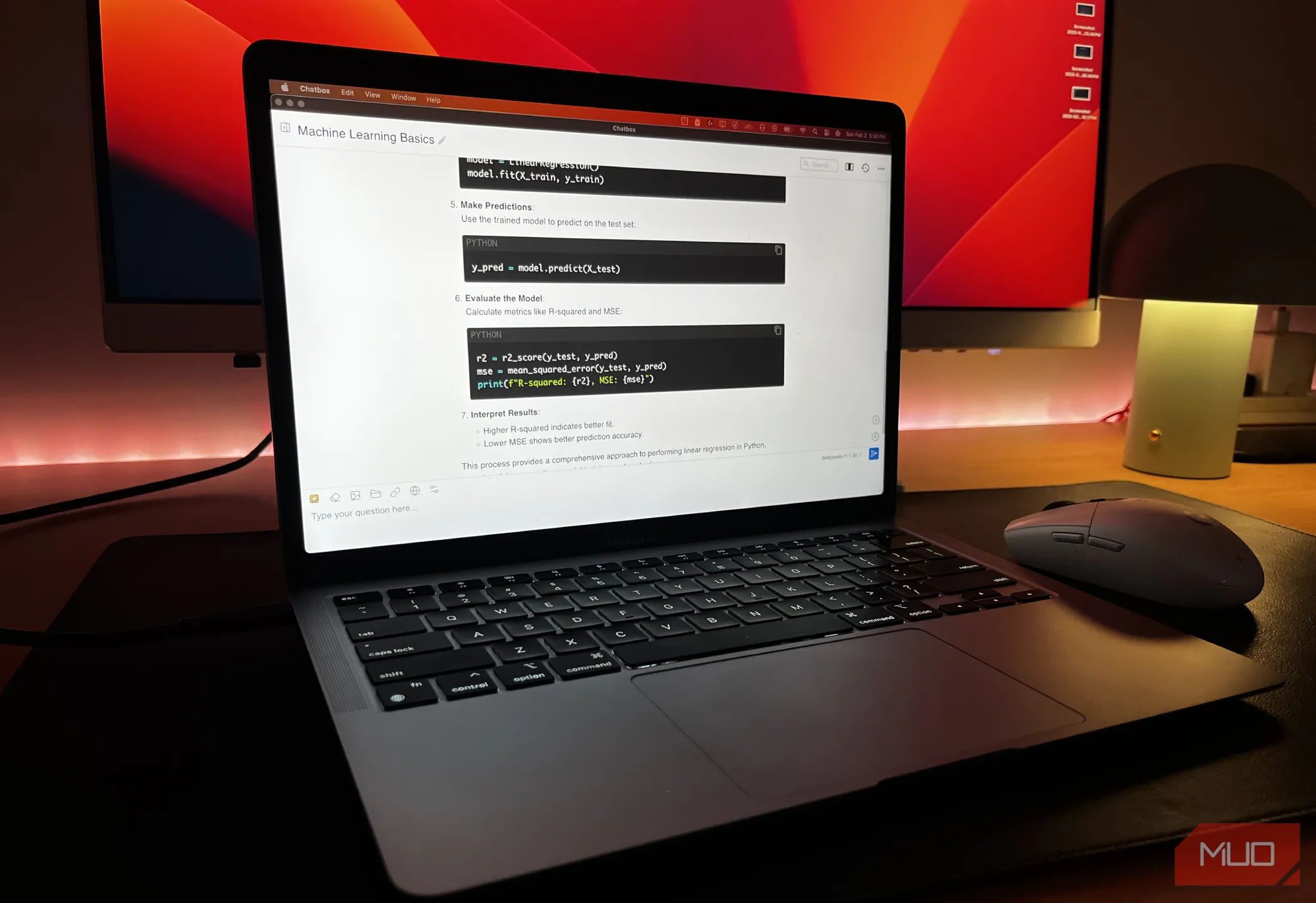 Máy MacBook chạy DeepSeek-R1 cục bộ minh họa yêu cầu tài nguyên xử lý của AI